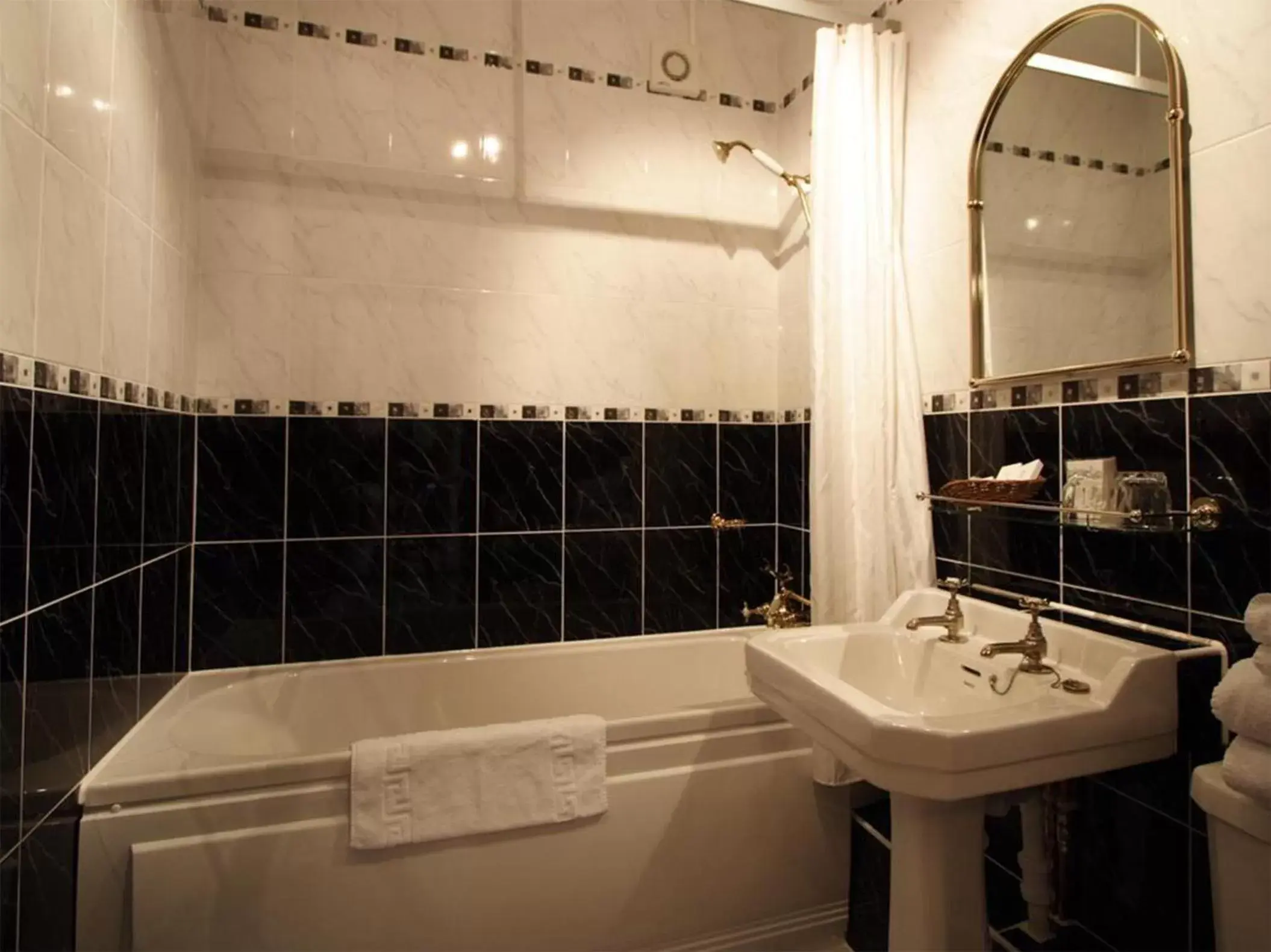 Bathroom in Stanton House Hotel