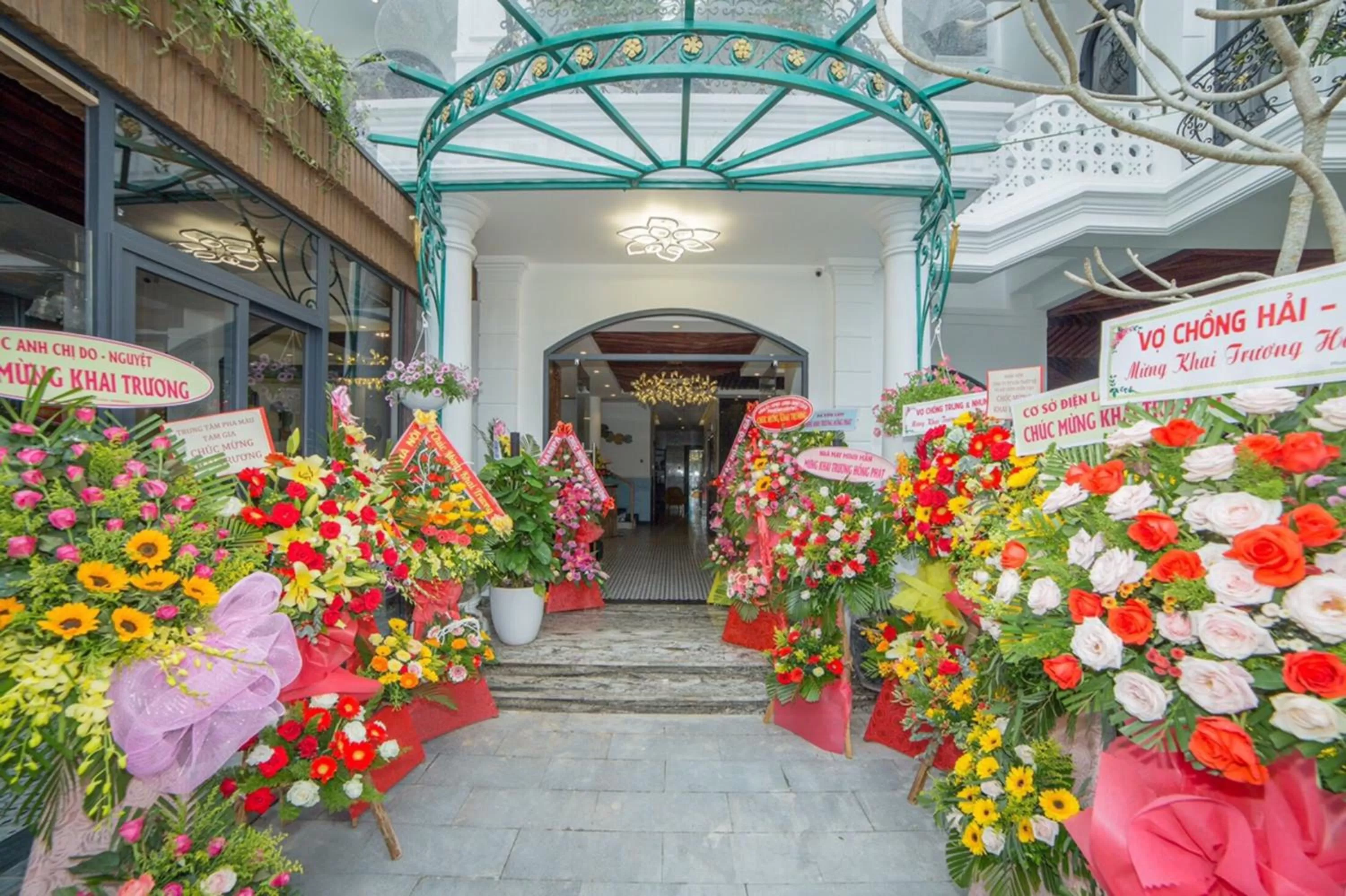 Facade/entrance in Hoang Trinh Hotel