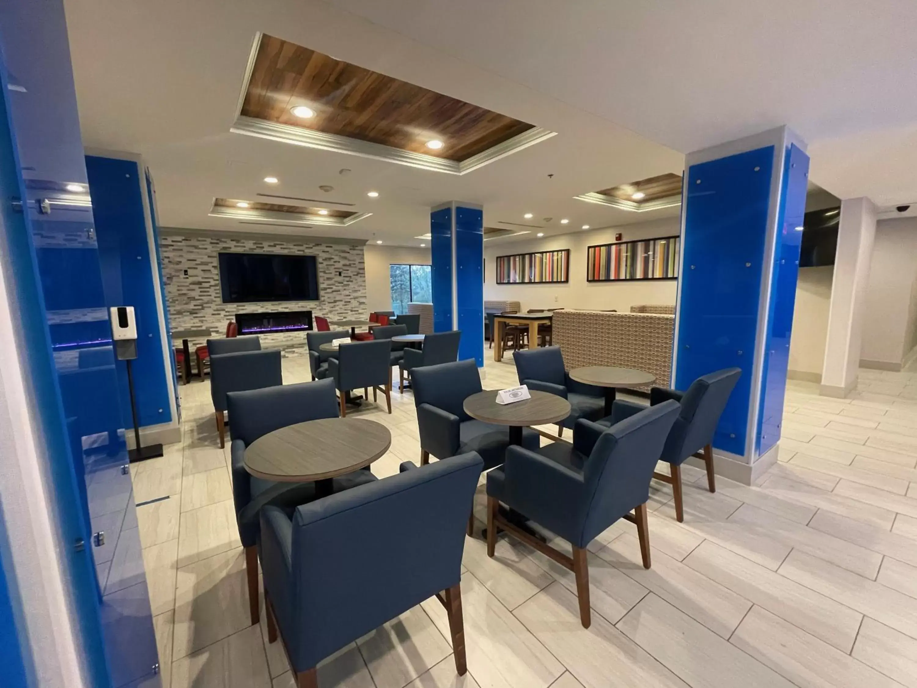 Lobby or reception, Restaurant/Places to Eat in Holiday Inn Express & Suites Columbia - East Elkridge, Jessup an IHG Hotel