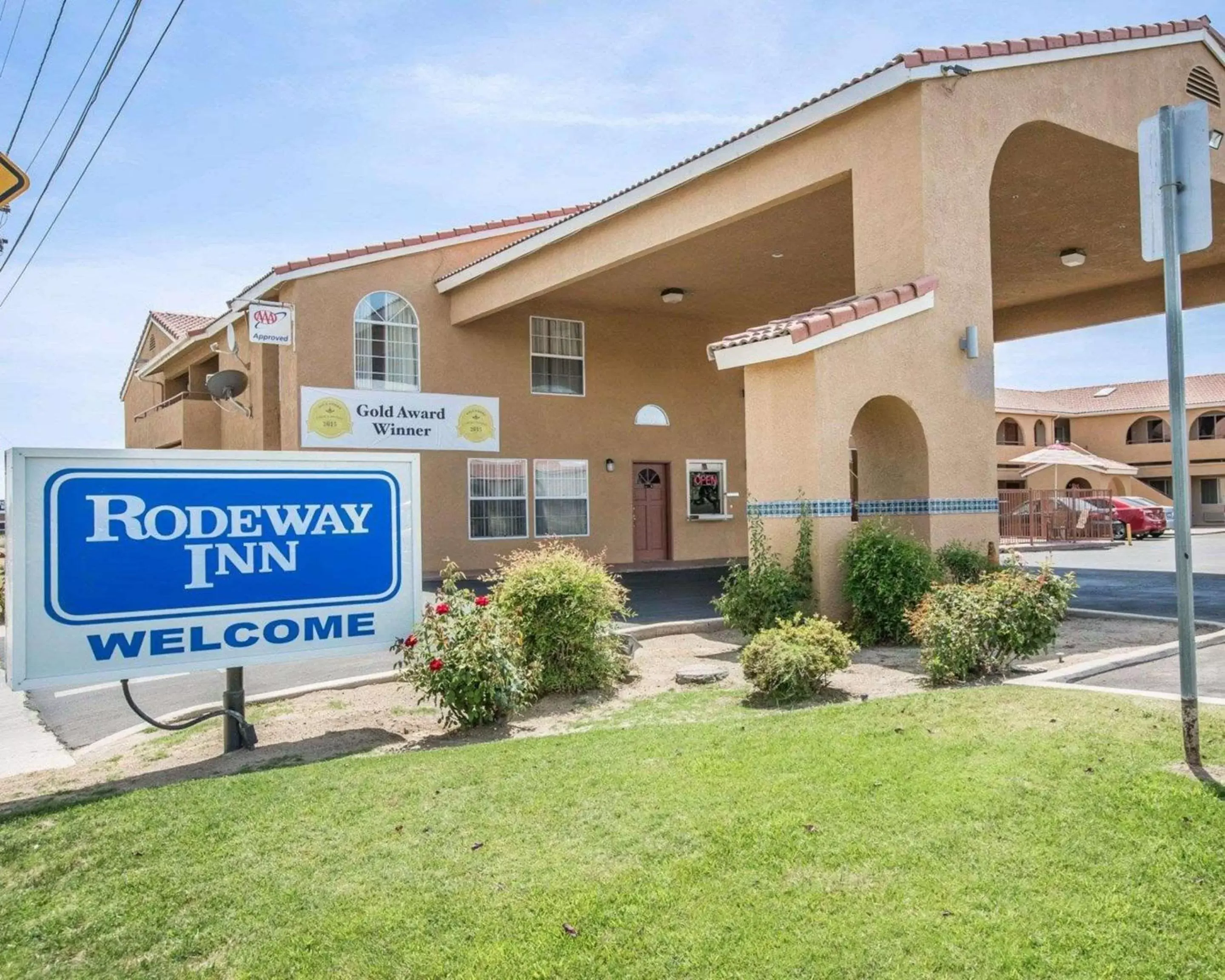 Property Building in Rodeway Inn Delano