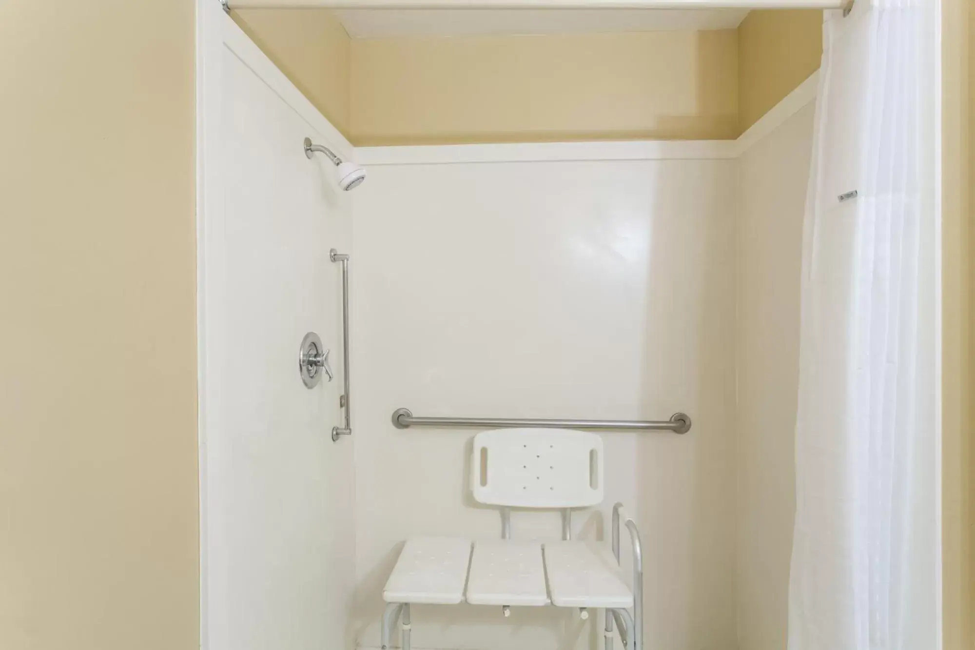 Shower, Bathroom in Super 8 by Wyndham Hurricane Zion National Park