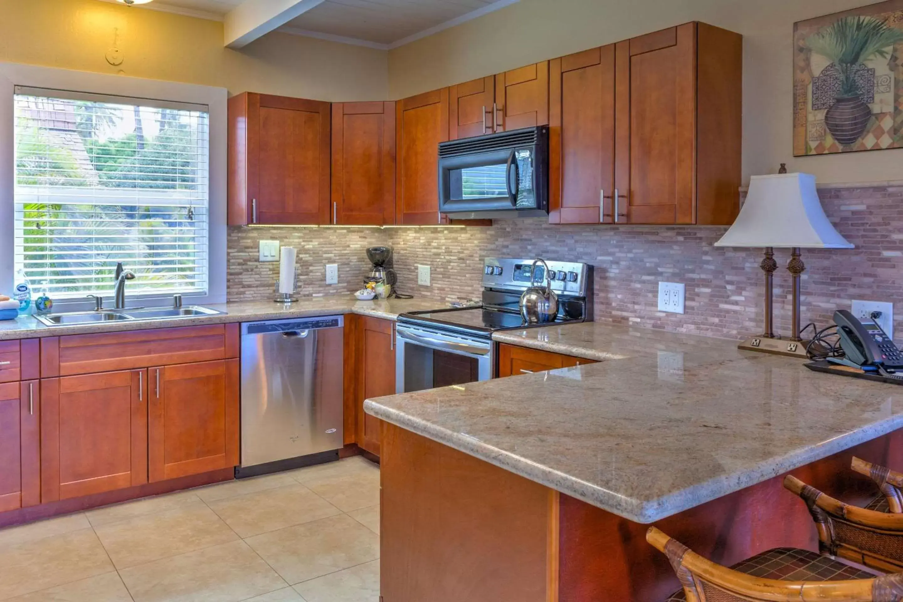 Bedroom, Kitchen/Kitchenette in Kohea Kai Maui, Ascend Hotel Collection