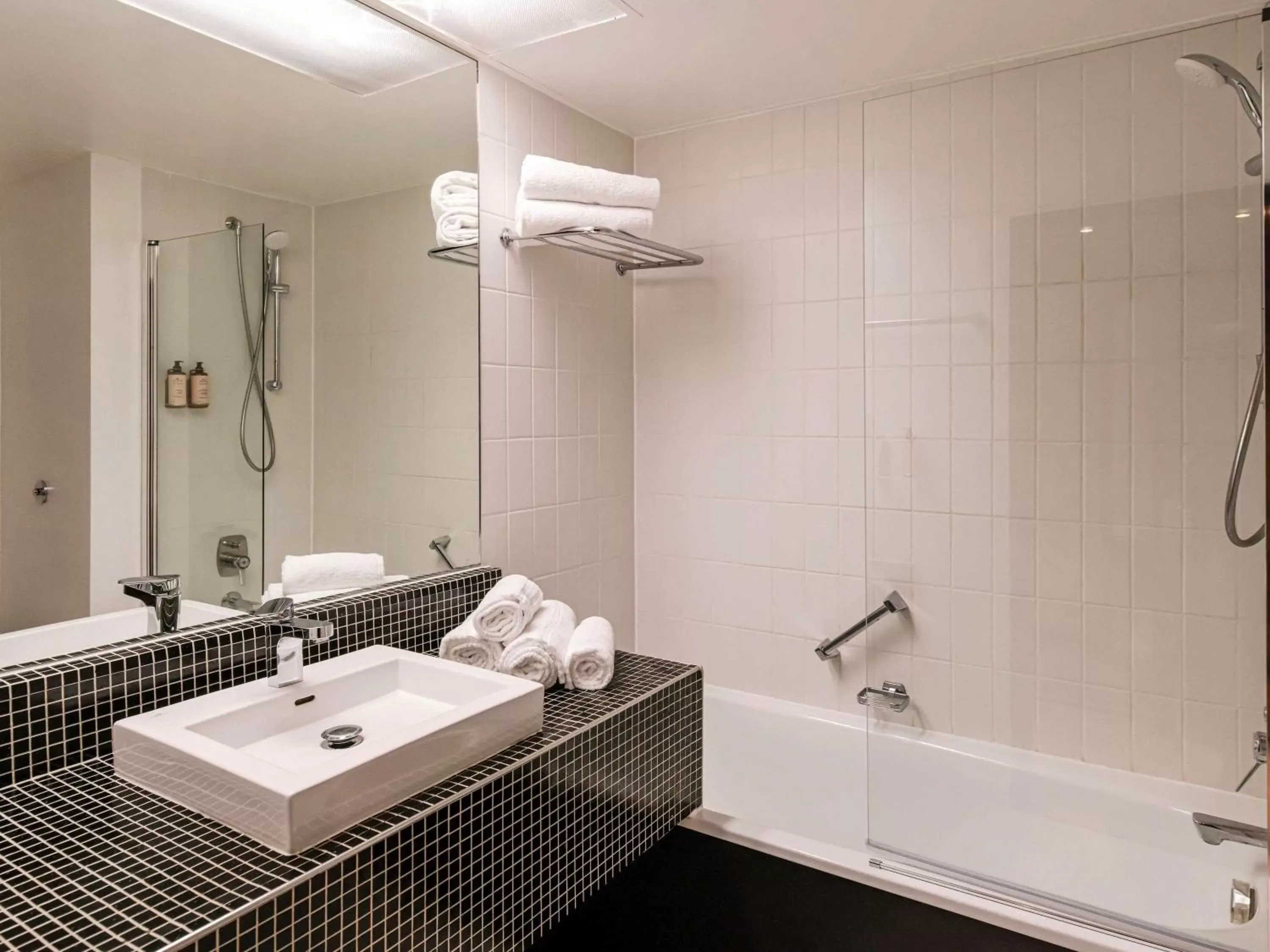 Bathroom in Mercure Antwerp City South