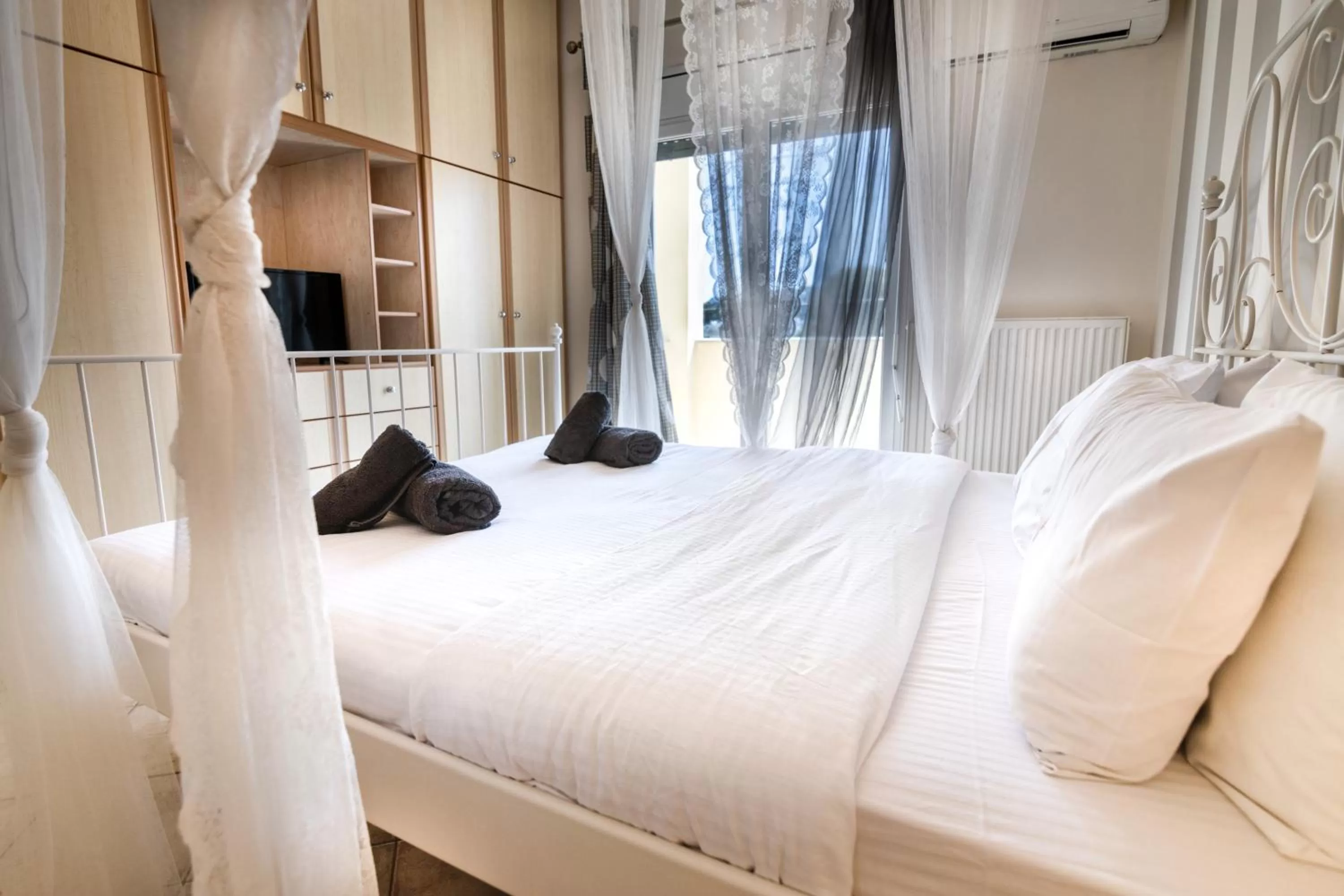 Bed in Votsalakia Hotel & Luxury Apartments