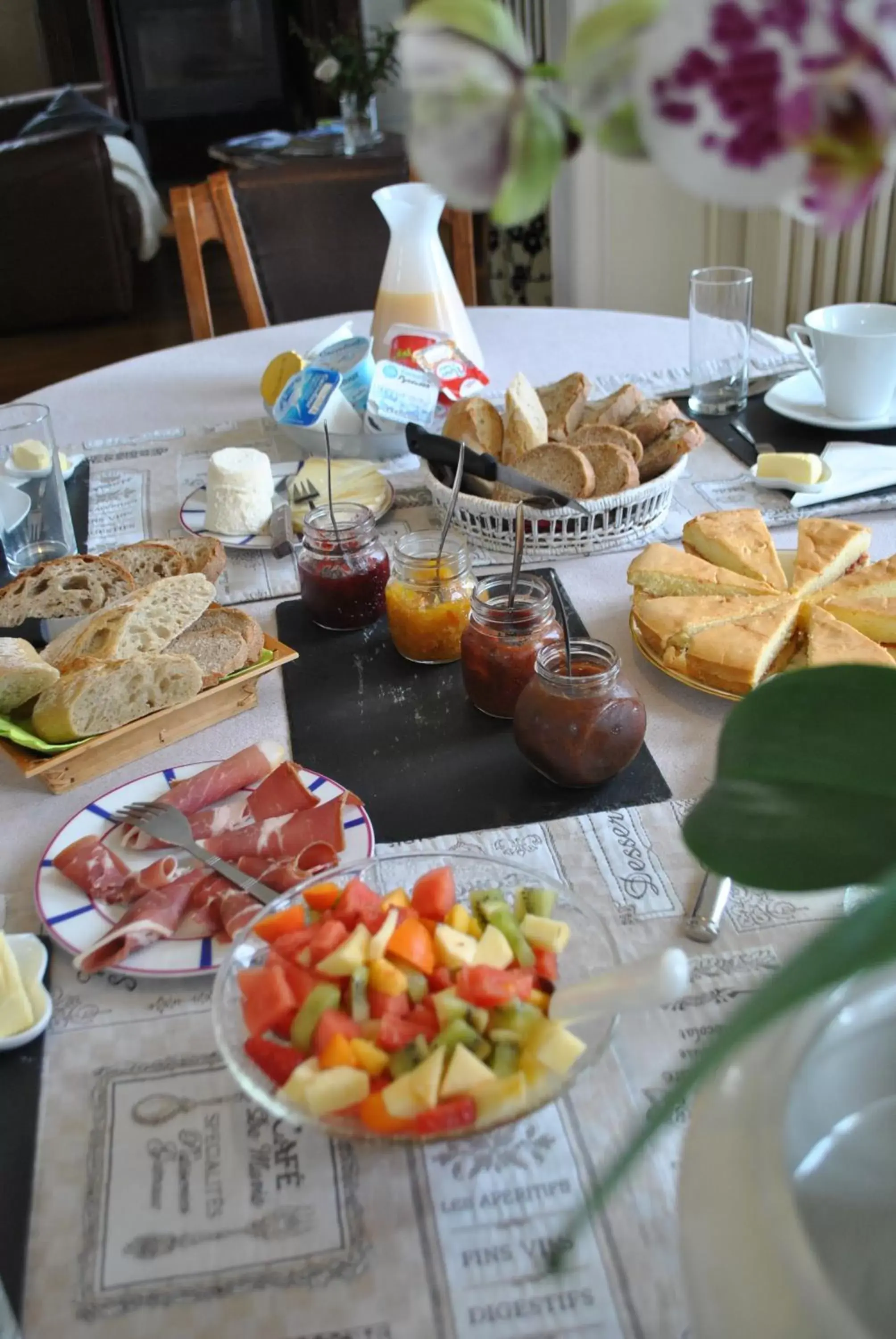 Breakfast in Villa Hortebise