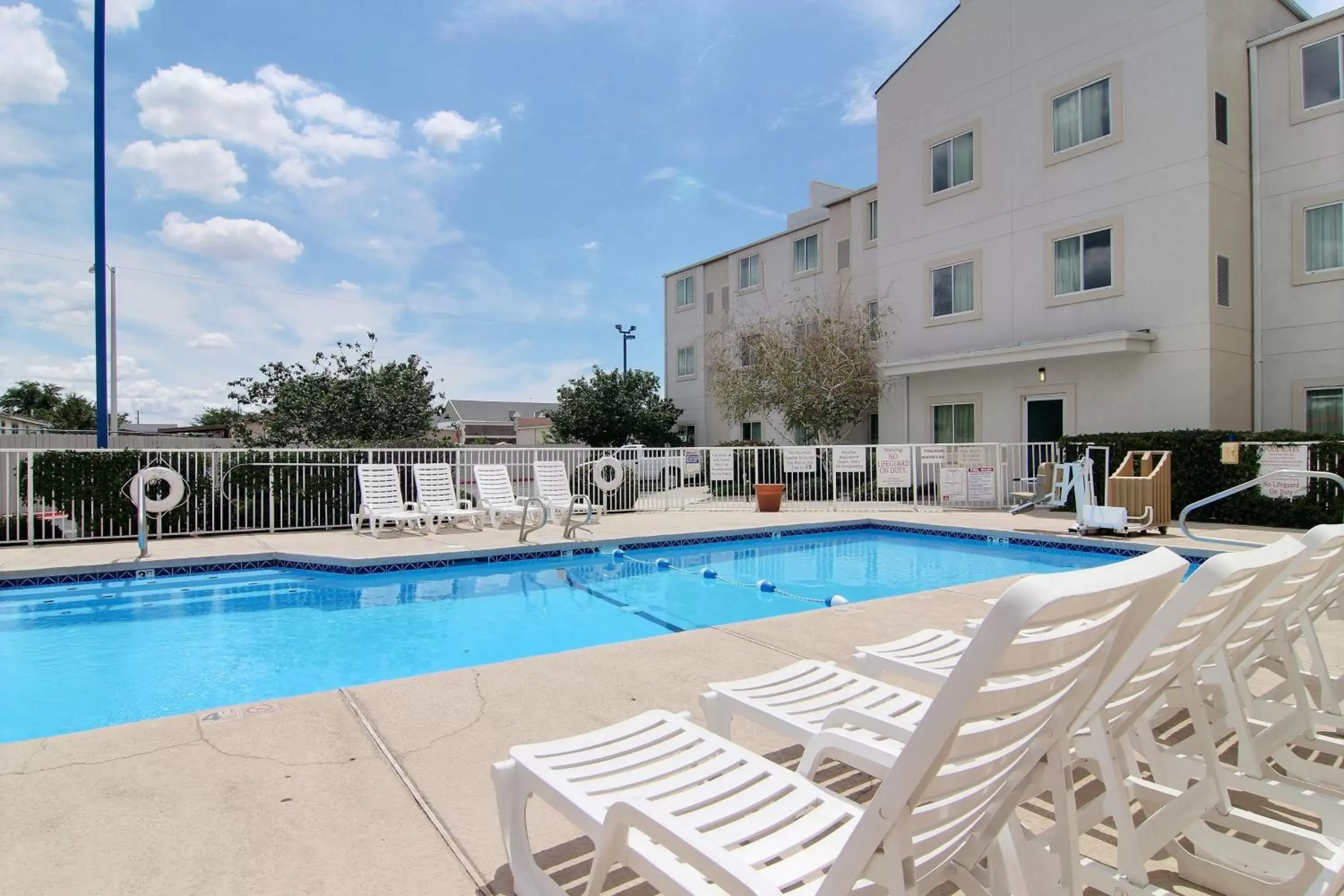 Swimming Pool in Motel 6-Albuquerque, NM - North