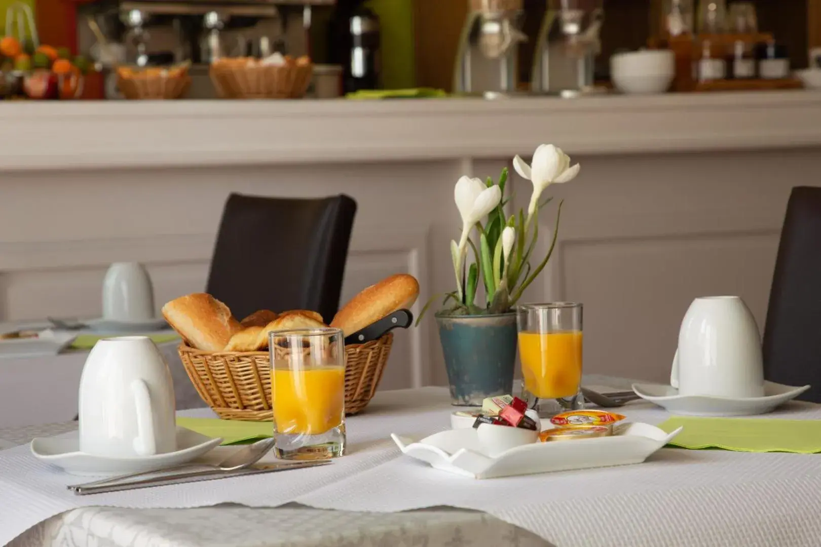 Breakfast, Restaurant/Places to Eat in Logis Hotel L'Occitan