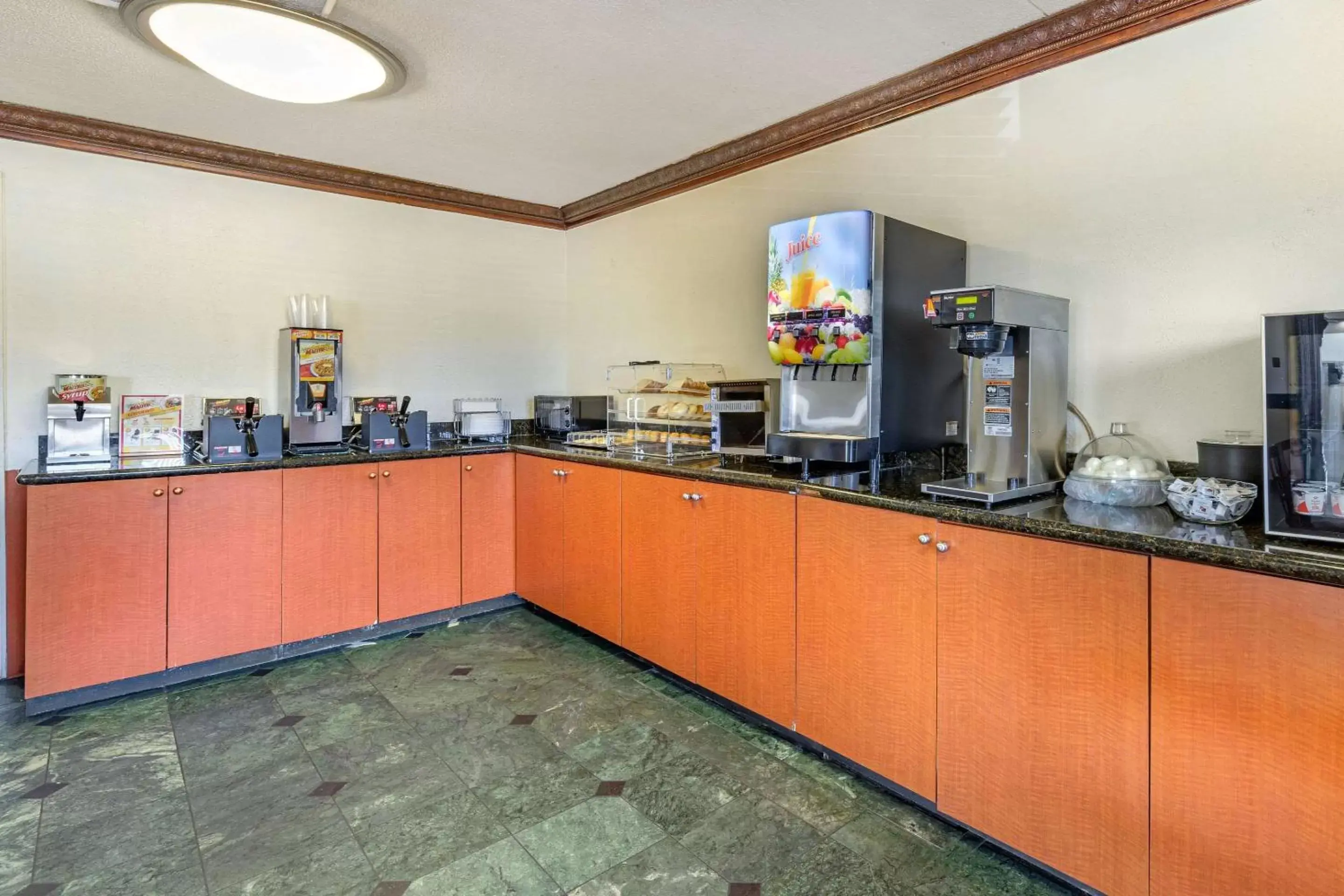Restaurant/Places to Eat in Econo Lodge Florence