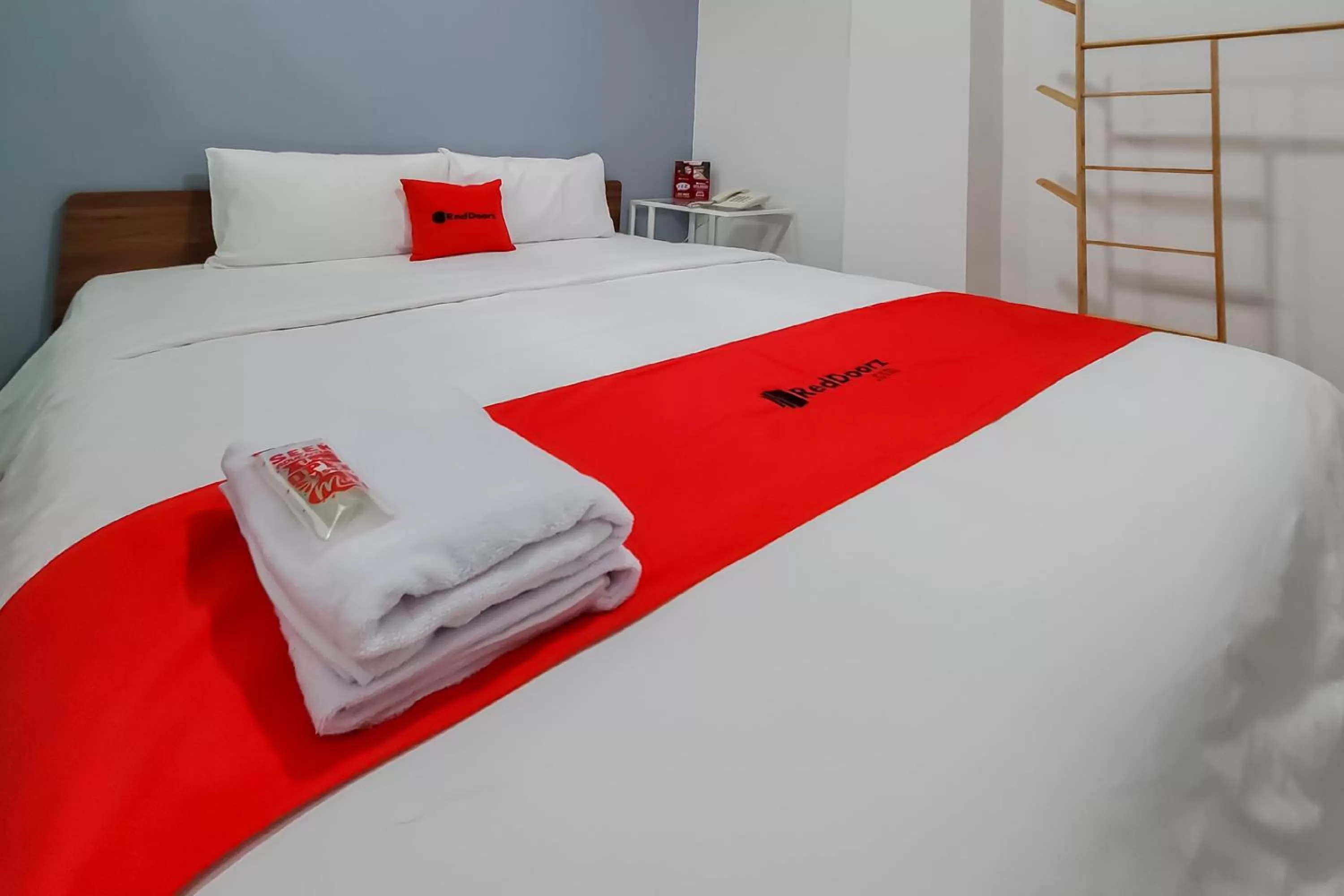 Bed in RedDoorz Plus @ Batutulis Bogor