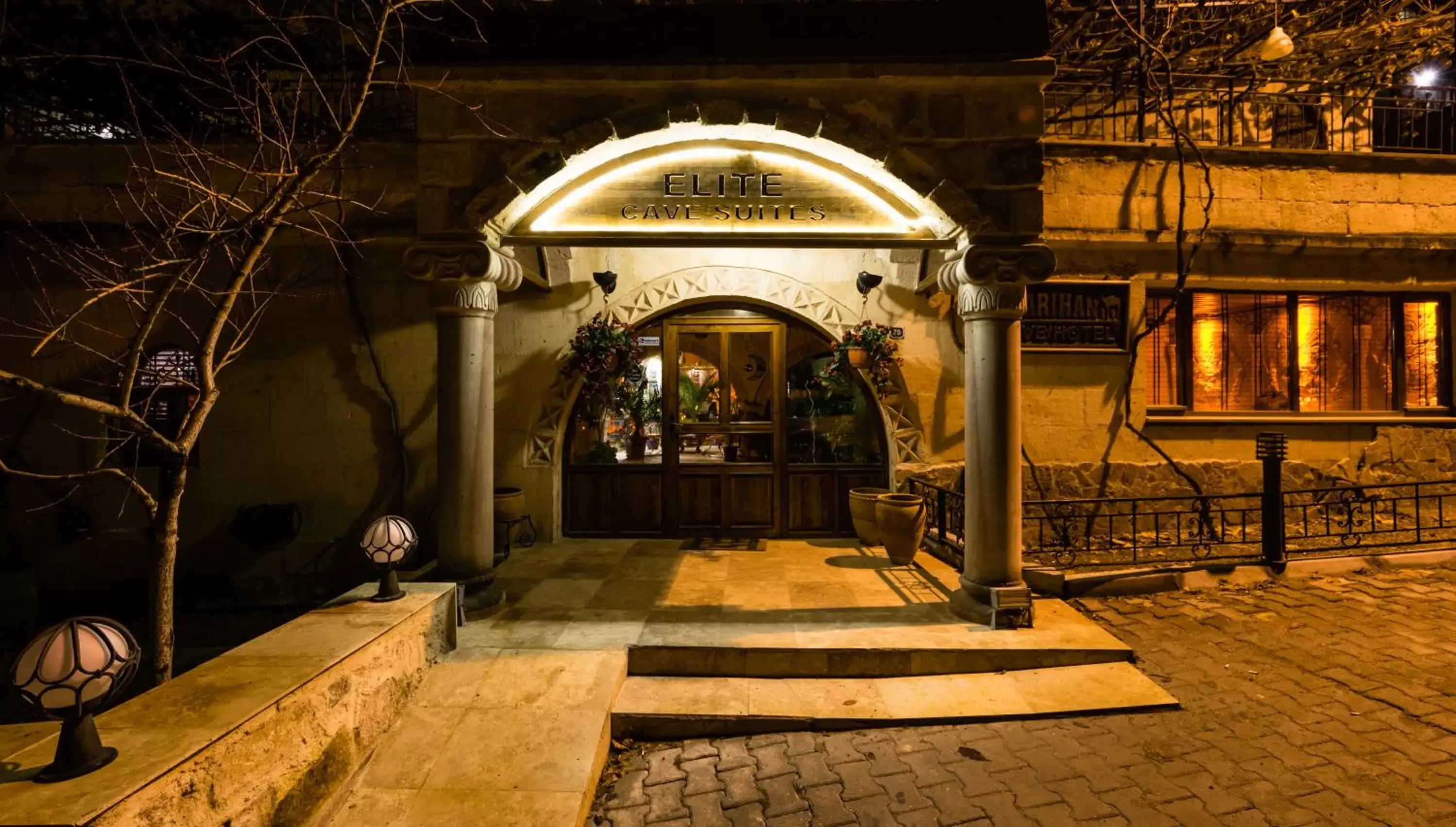 Facade/entrance in Elite Cave Suites Facade/entrance in Elite Cave Suites