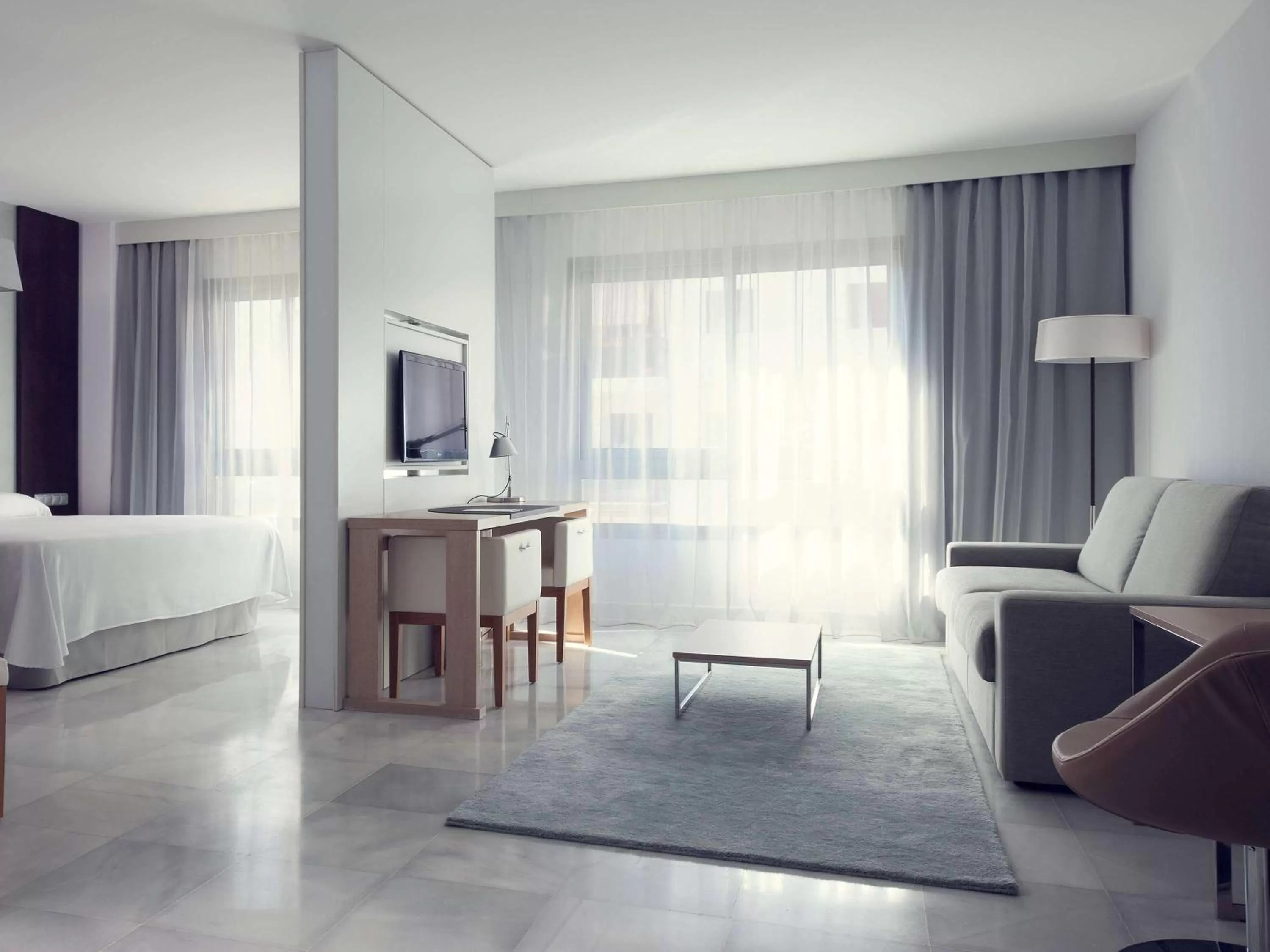 Photo of the whole room, Seating Area in Mercure Algeciras