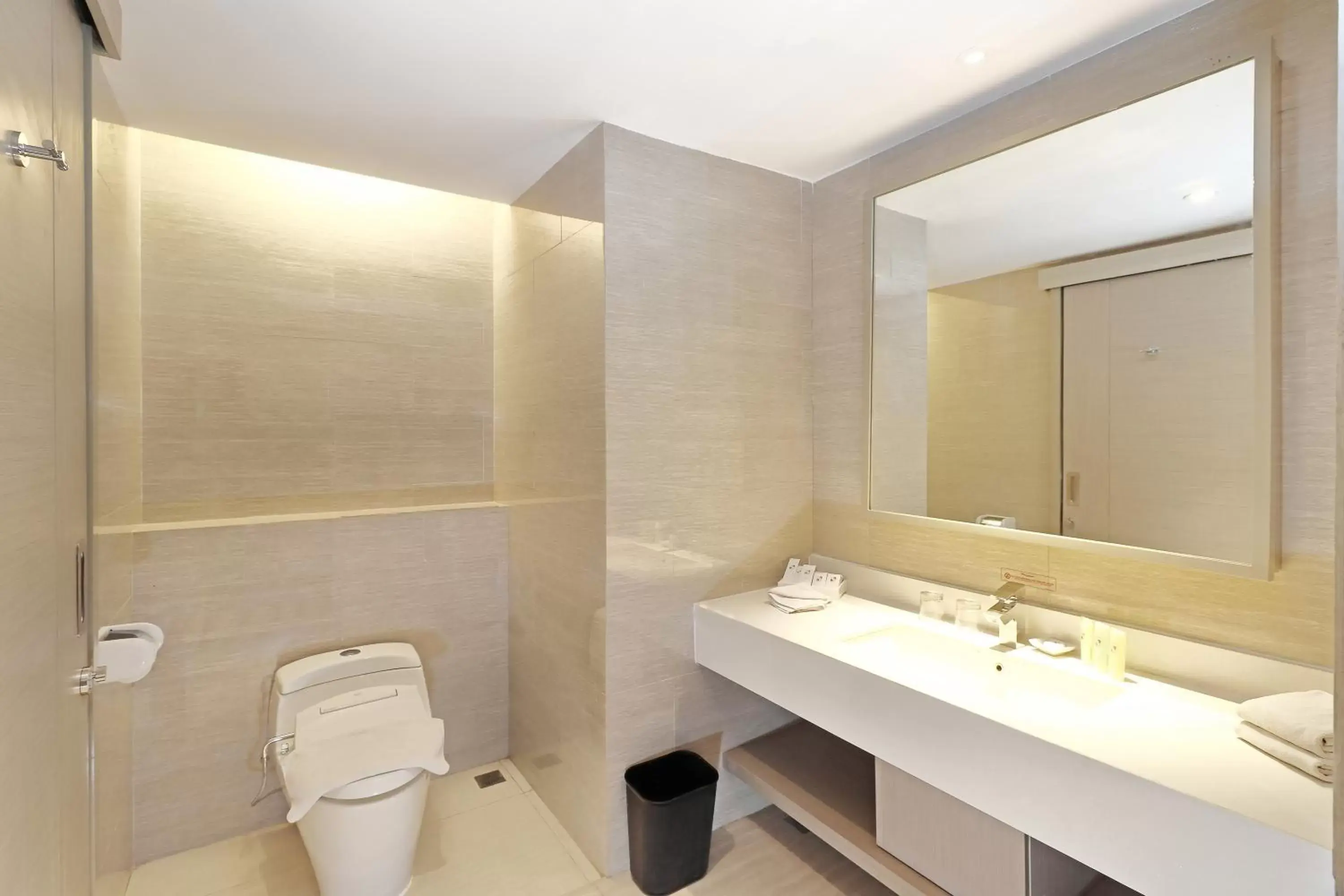 Shower, Bathroom in Swiss-Belhotel Cirebon