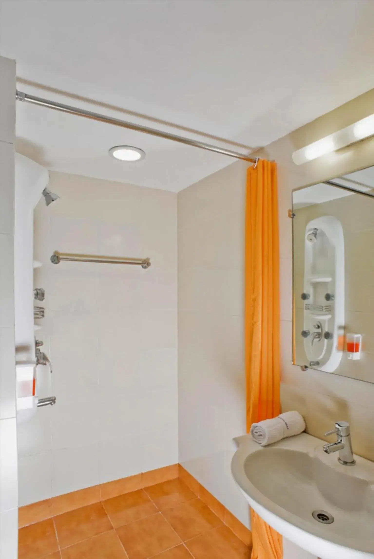 Bathroom in Ginger Hotel Nashik