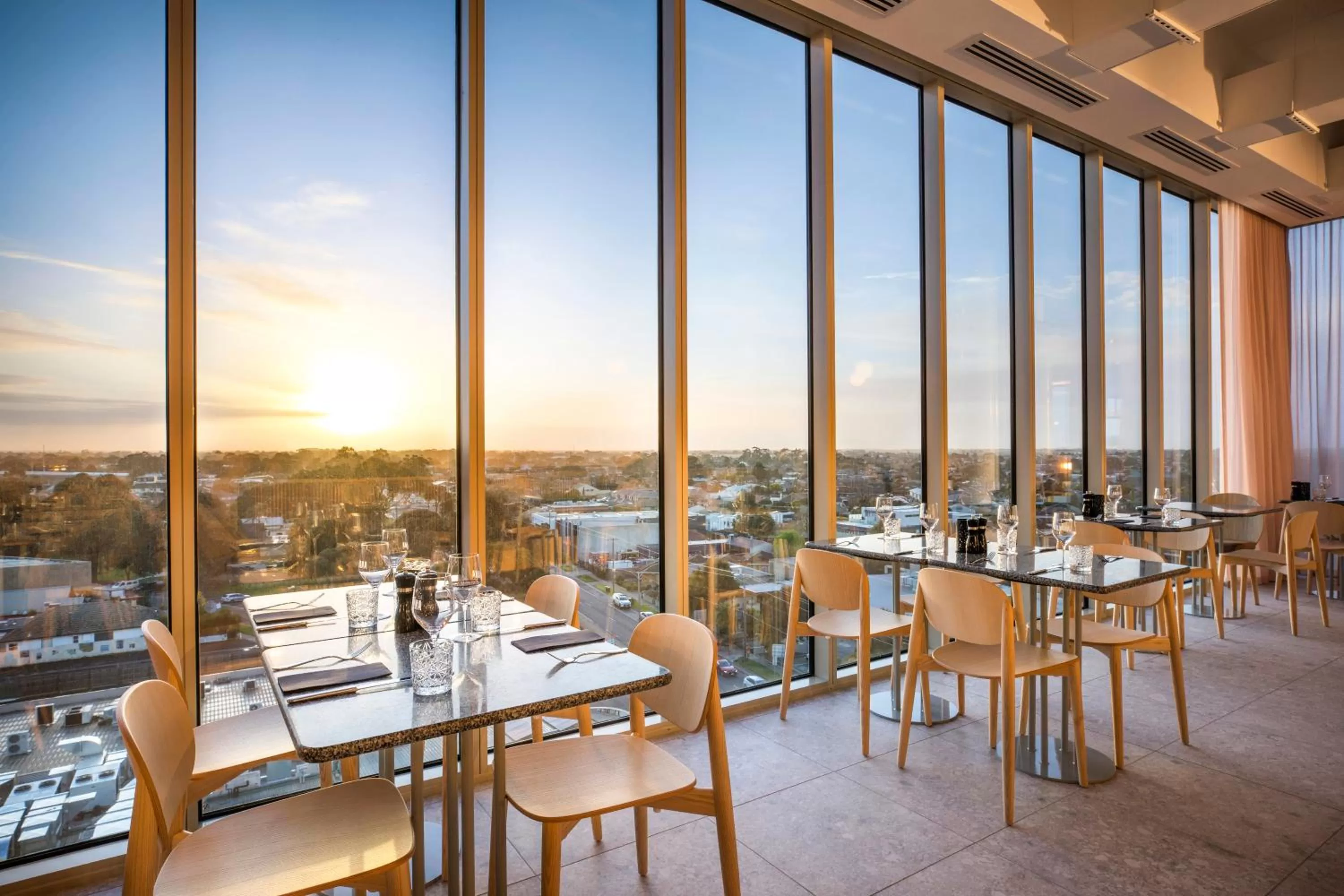 Restaurant/places to eat in Holiday Inn Werribee by IHG