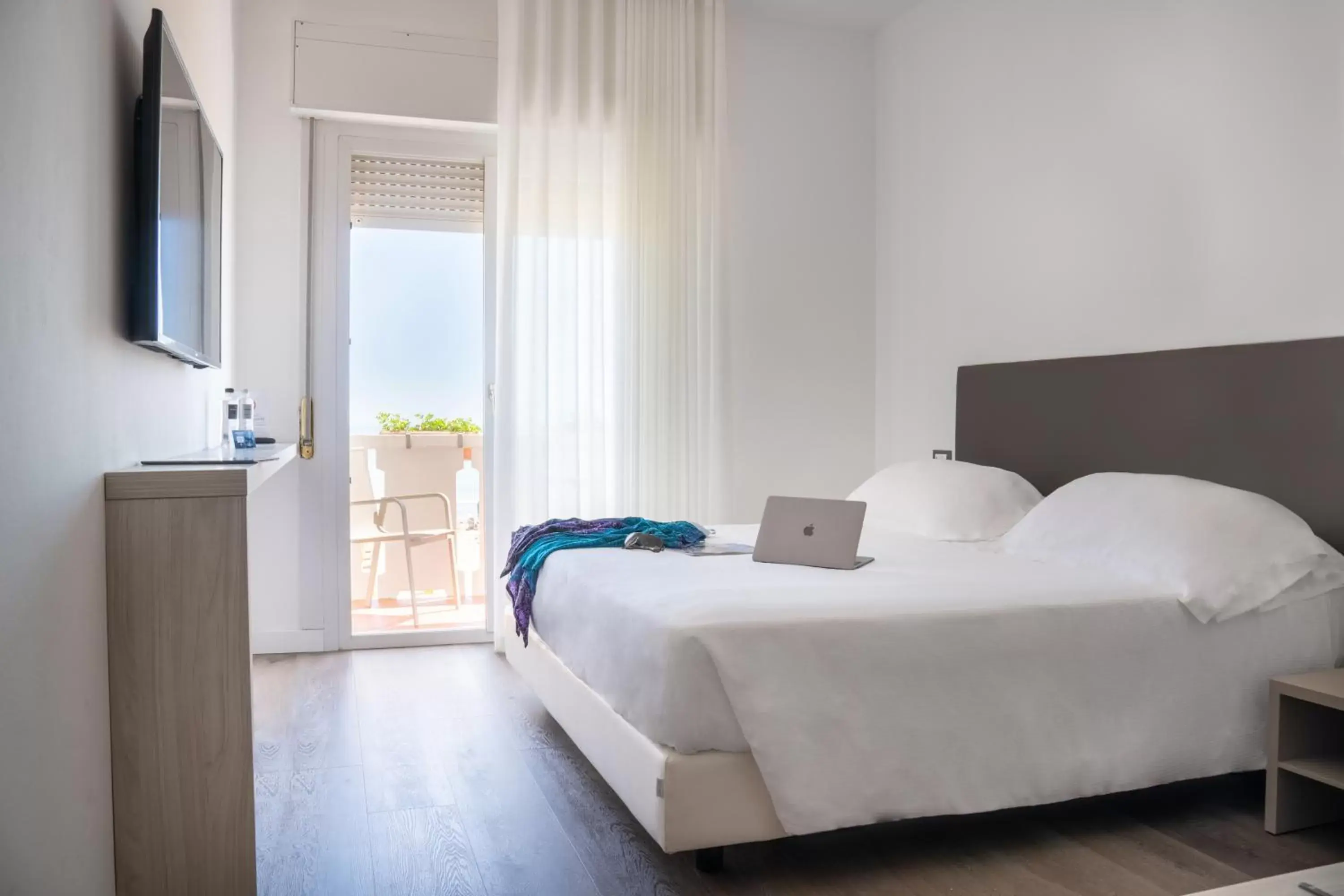 Suite with Balcony and Sea View in Hotel Villa Sorriso Suite with Balcony and Sea View in Hotel Villa Sorriso