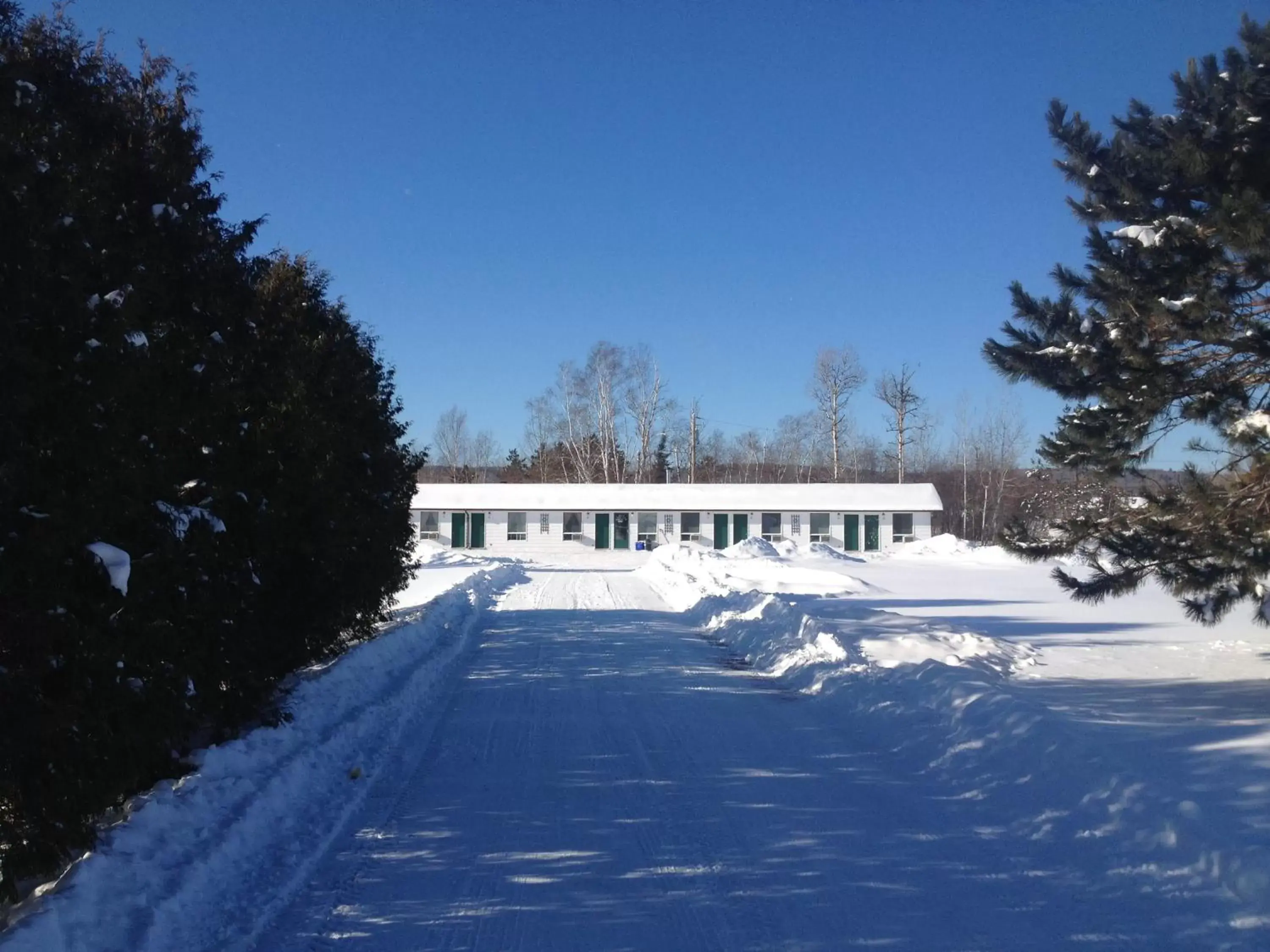 Facade/entrance, Winter in Welcome Inn