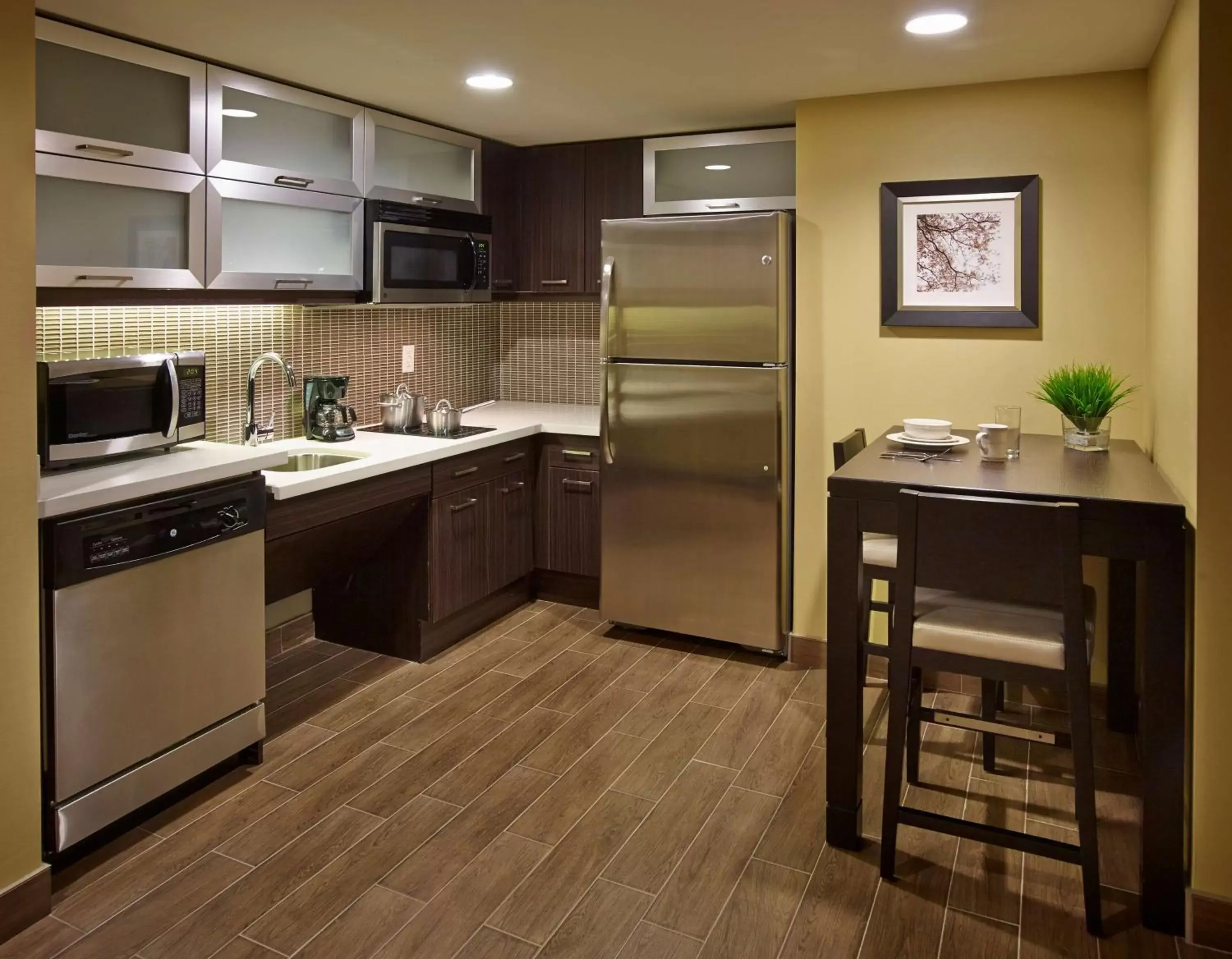 Bedroom, Kitchen/Kitchenette in Homewood Suites by Hilton Hamilton