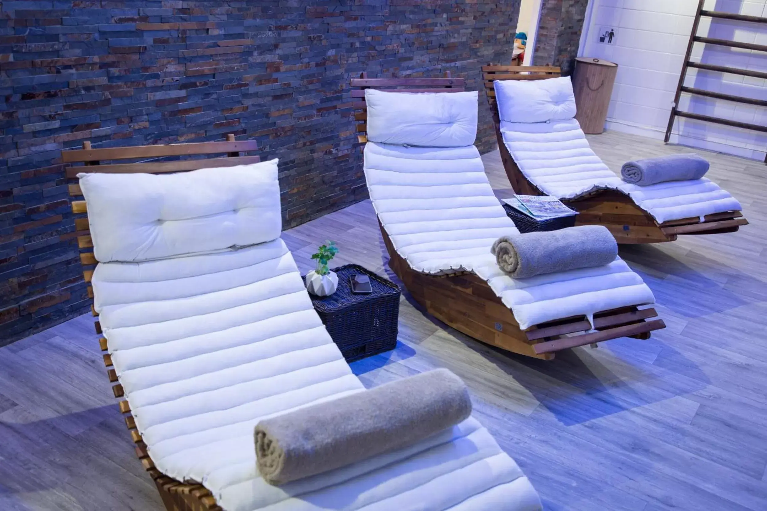 Spa and wellness centre/facilities in Les Pins Blancs en Provence