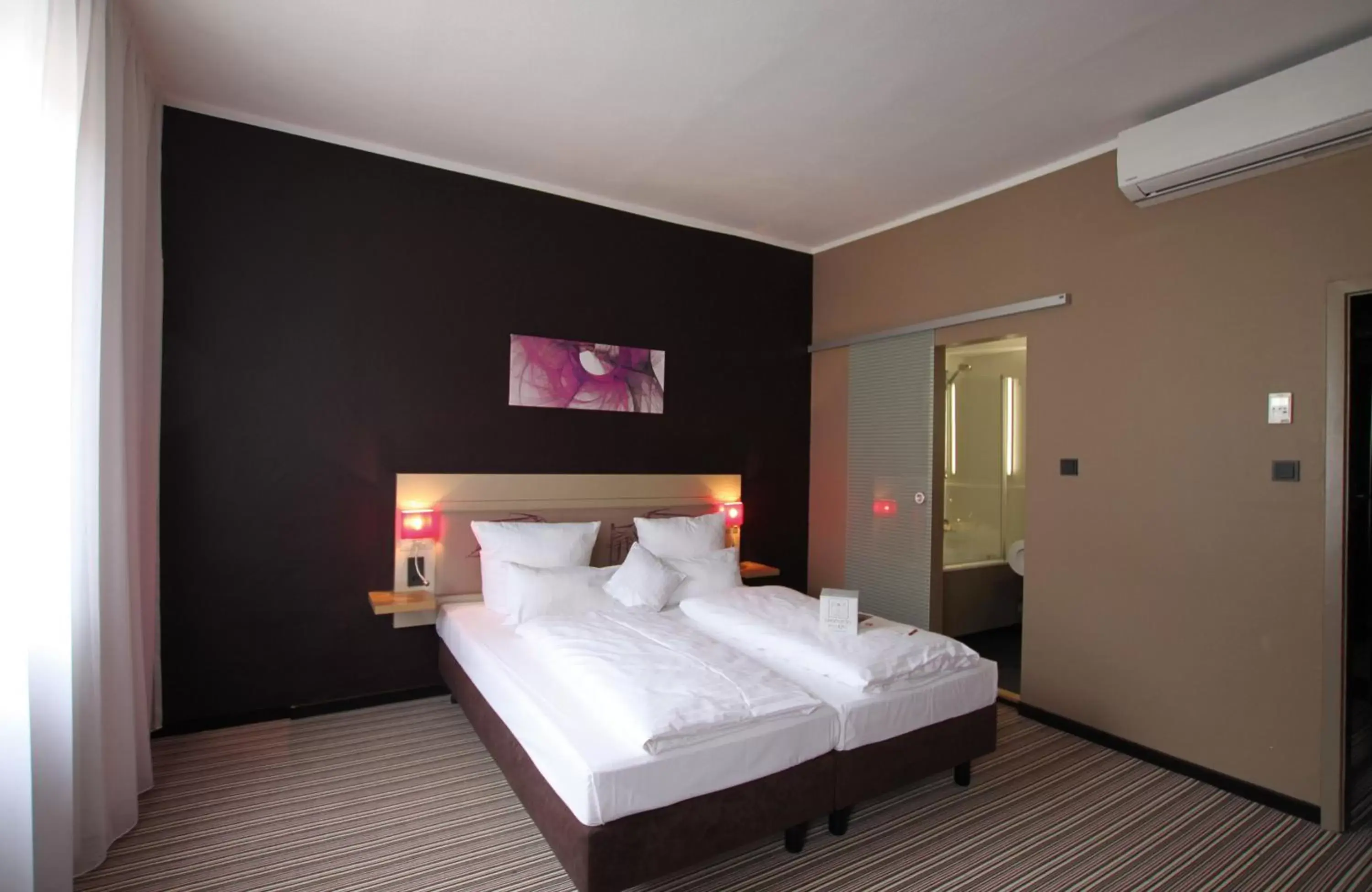 Photo of the whole room, Bed in Leonardo Boutique Hotel Munich