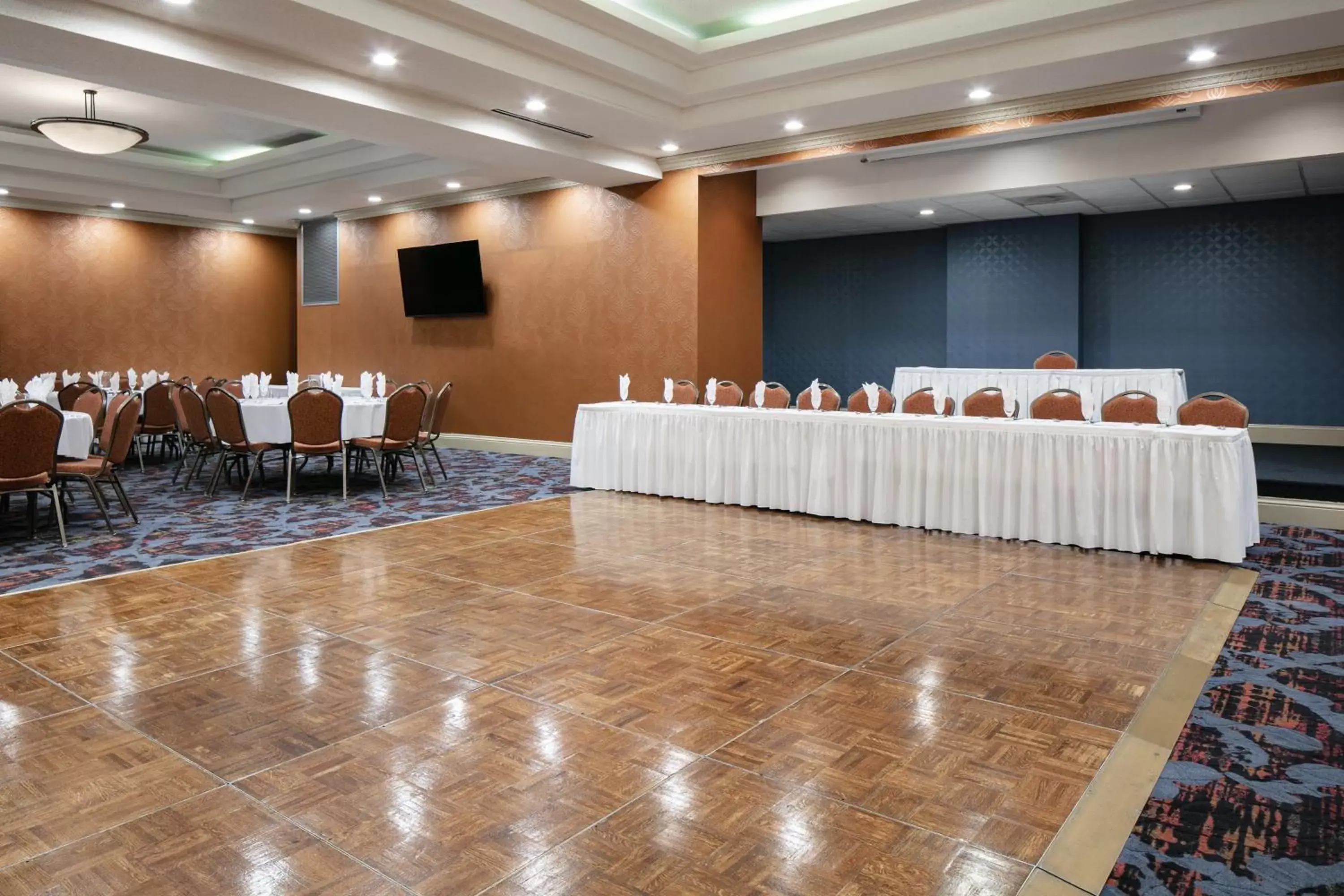 Banquet/Function facilities, Banquet Facilities in Holiday Inn Dubuque/Galena, an IHG Hotel