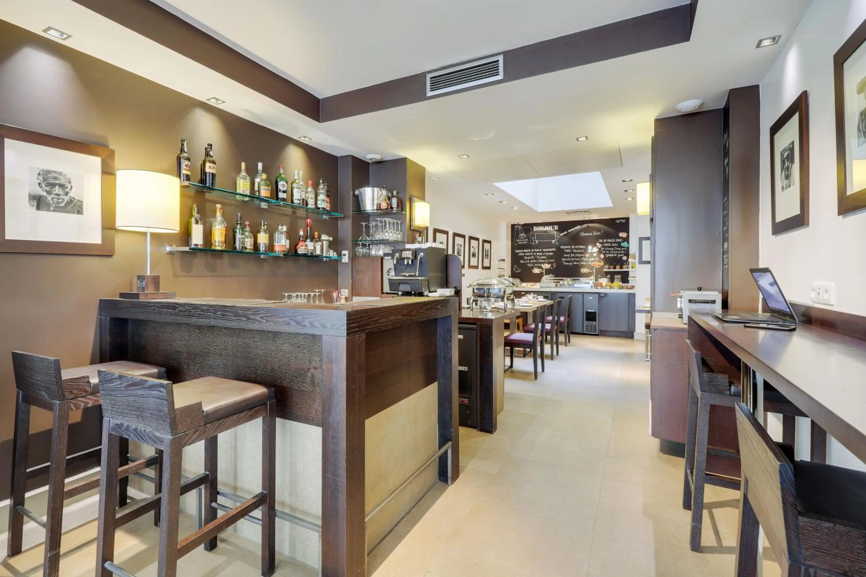 Lounge or bar in Hotel Duret Paris Champs Elysées