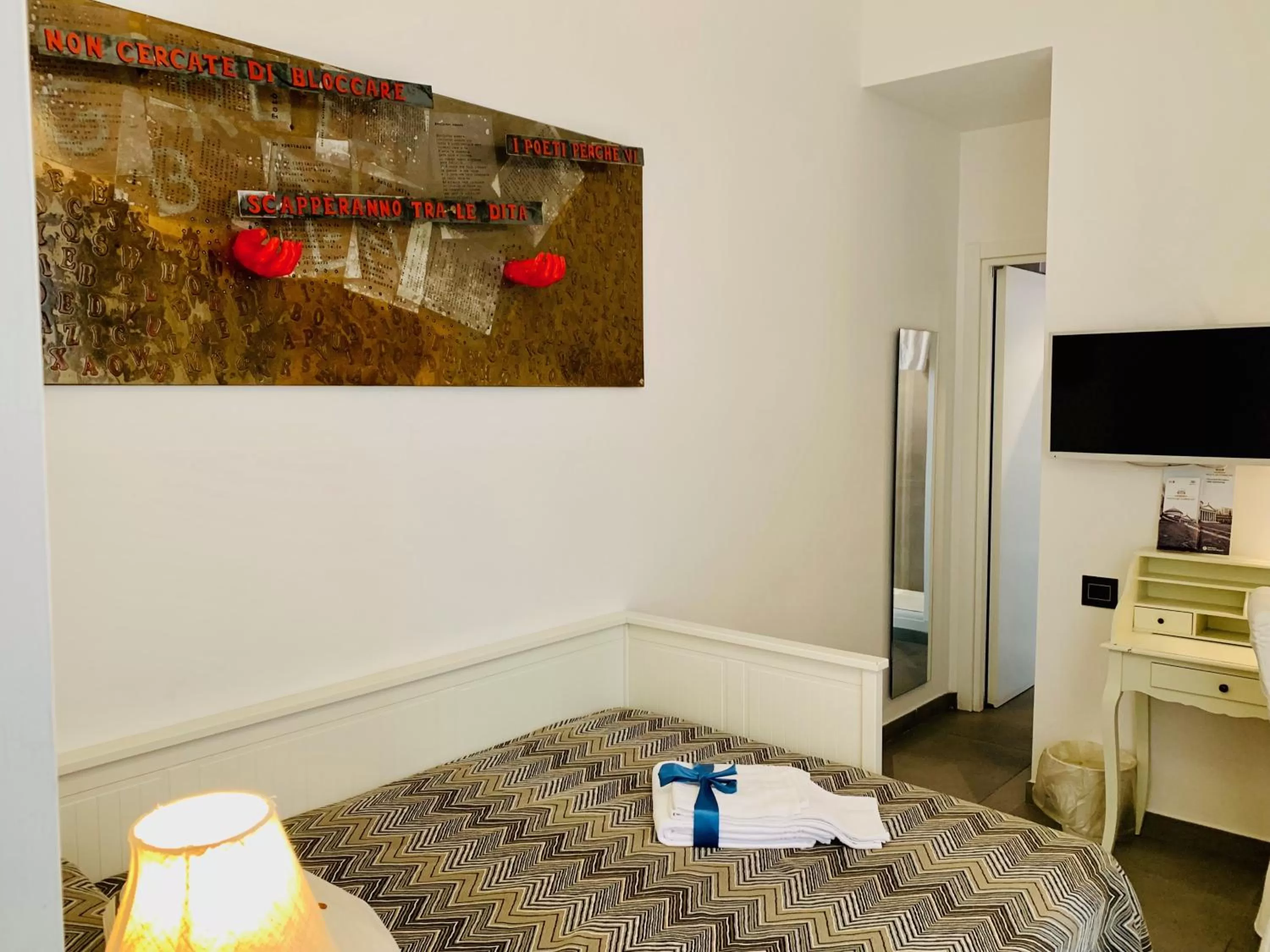 Bed in Relais Piazza Del Plebiscito B&B