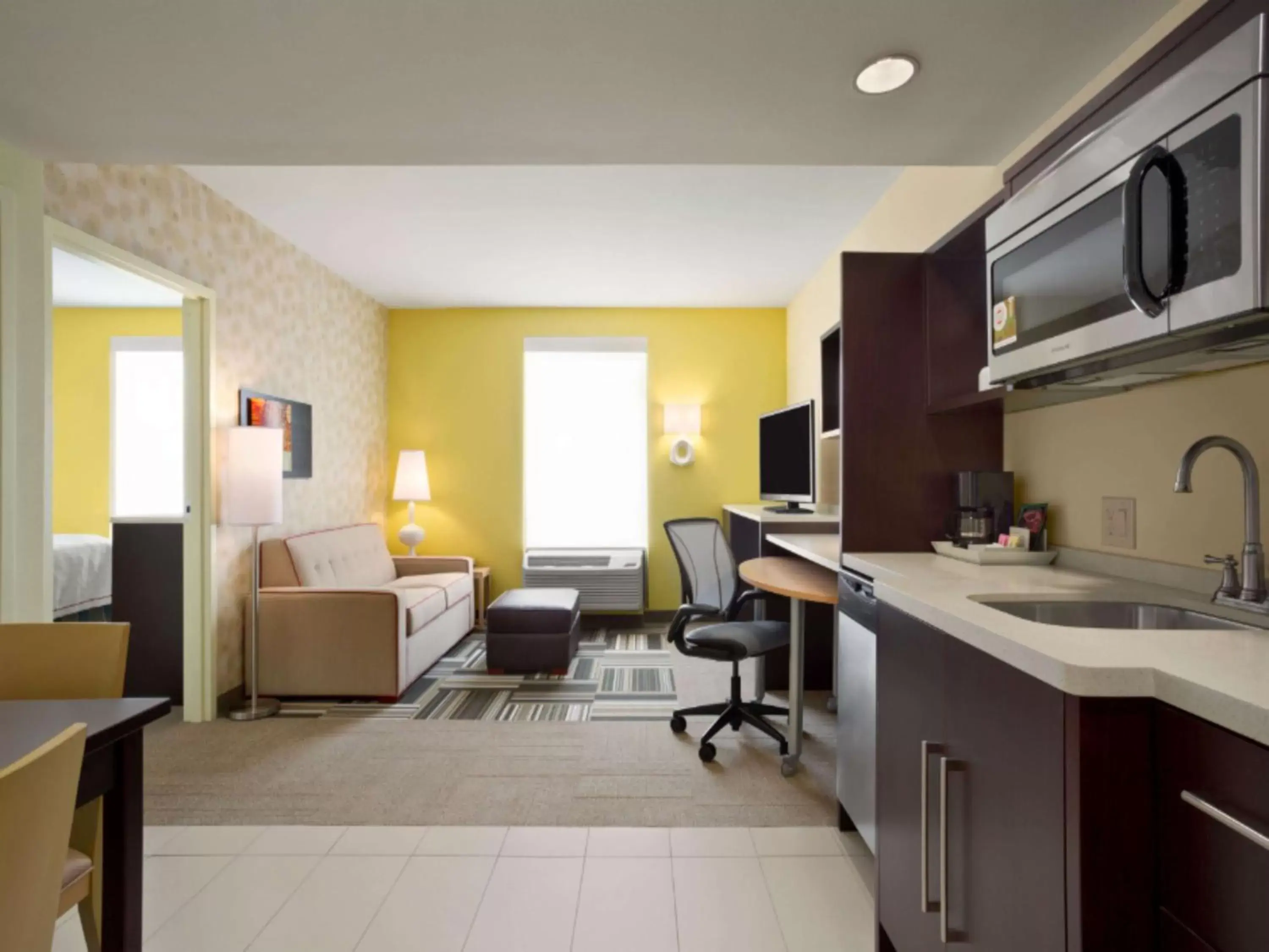 Living room, Kitchen/Kitchenette in Home2 Suites by Hilton Greensboro Airport