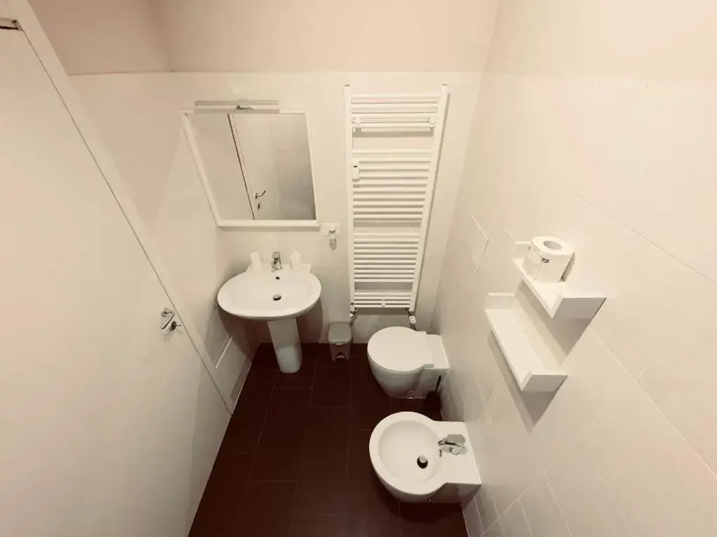 Bathroom in HH Hermoso Housing ALESSANDRIA