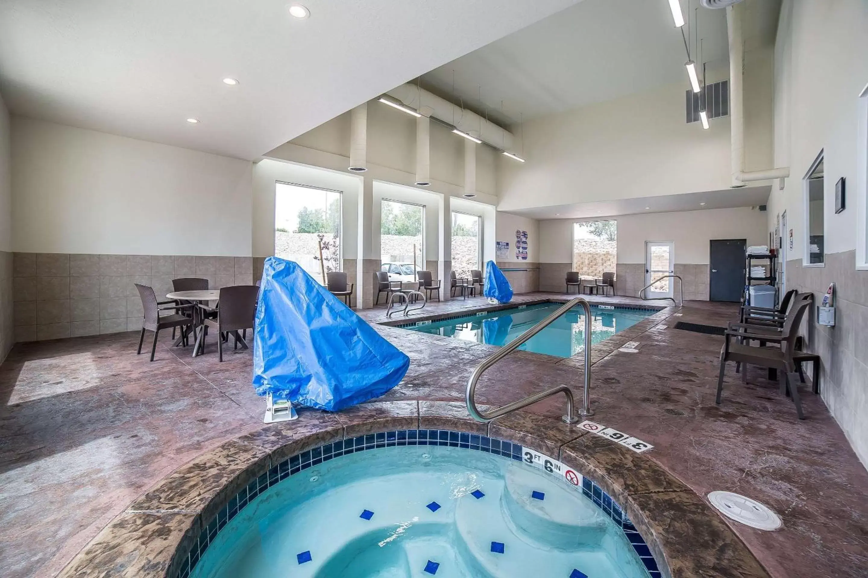 On site, Swimming Pool in Comfort Inn & Suites Vernal - National Monument Area