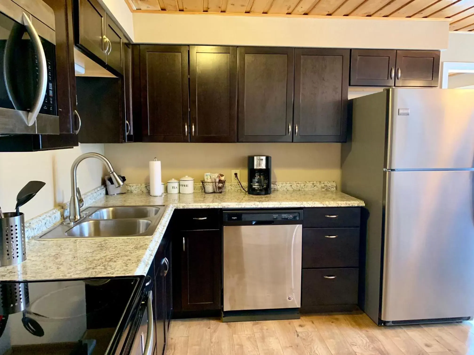 Kitchen or kitchenette, Kitchen/Kitchenette in Estes Mountain Inn