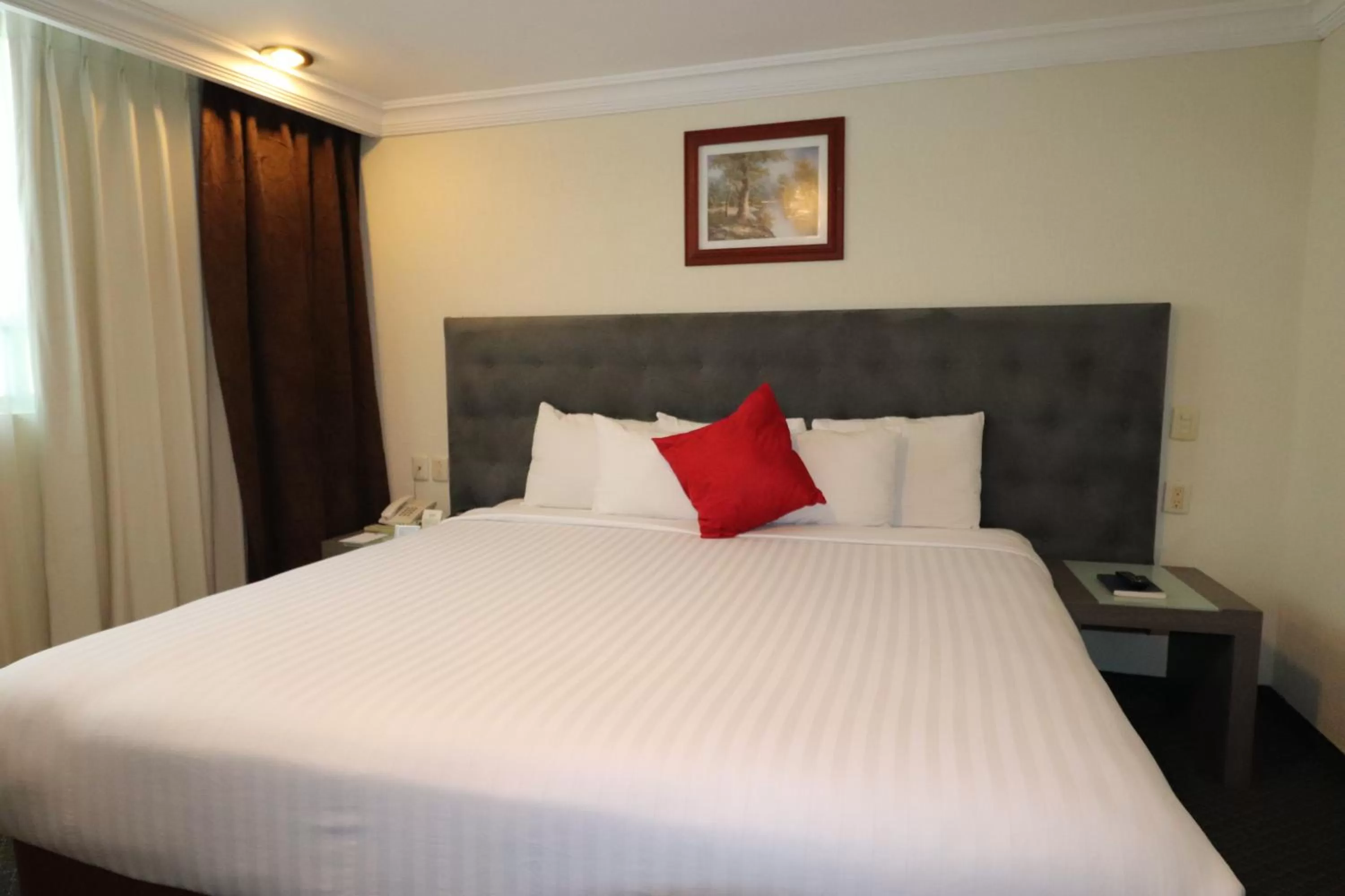 Photo of the whole room, Bed in Best Western Plus Gran Marques