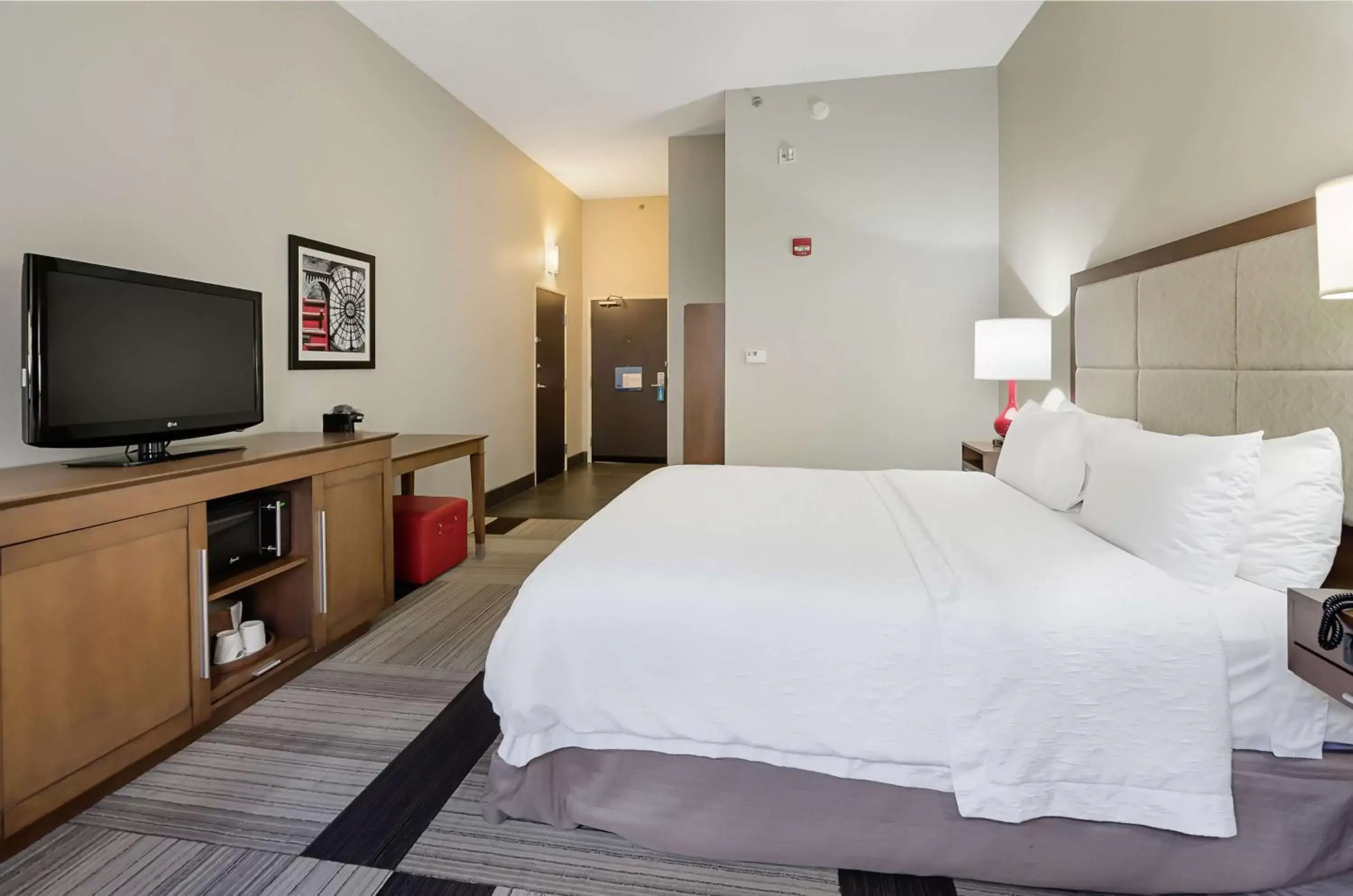 Bedroom, Bed in Hampton Inn Salem