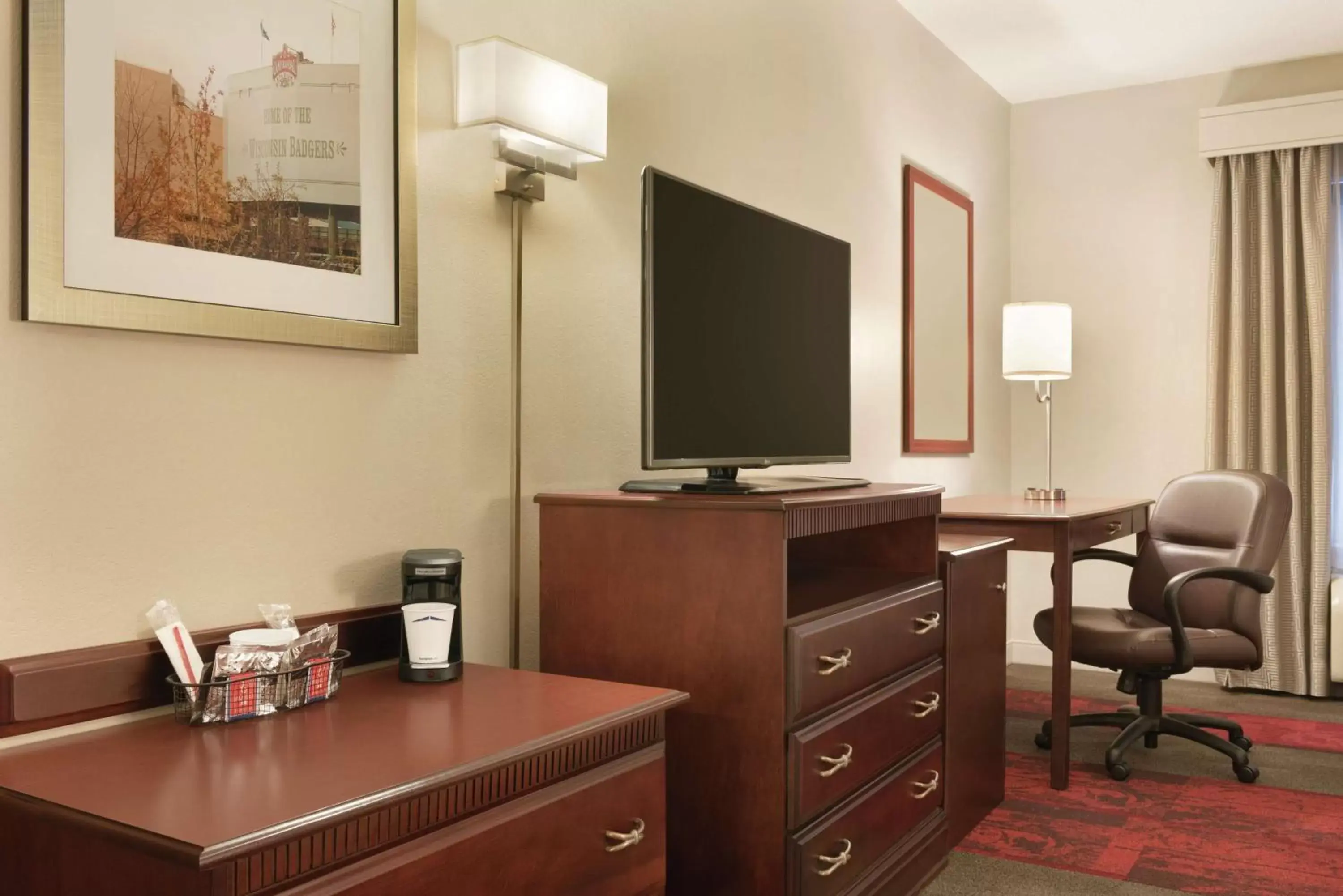Bedroom, TV/Entertainment Center in Hampton Inn & Suites Madison - West