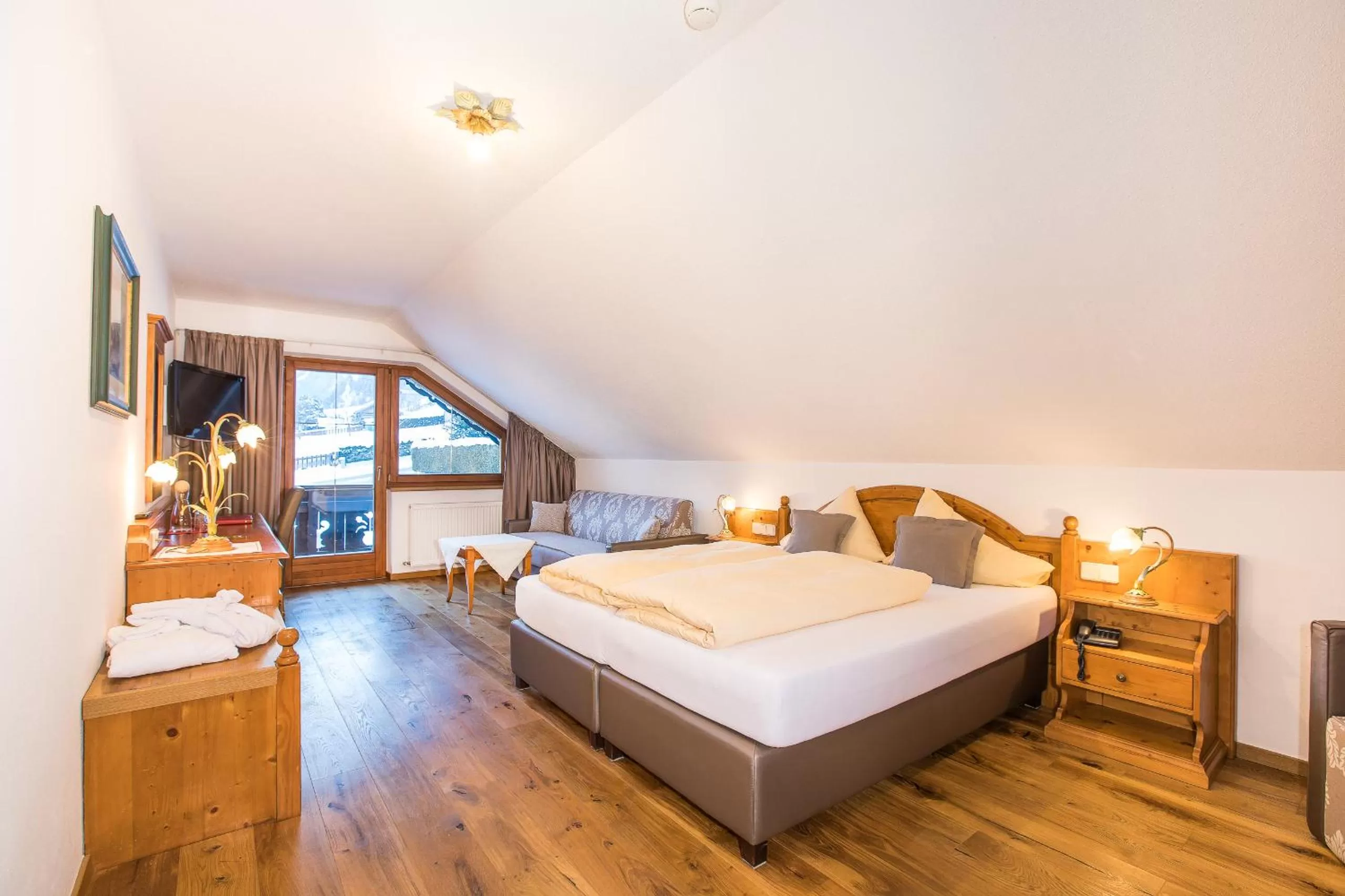 Photo of the whole room, Bed in Hotel Bergjuwel