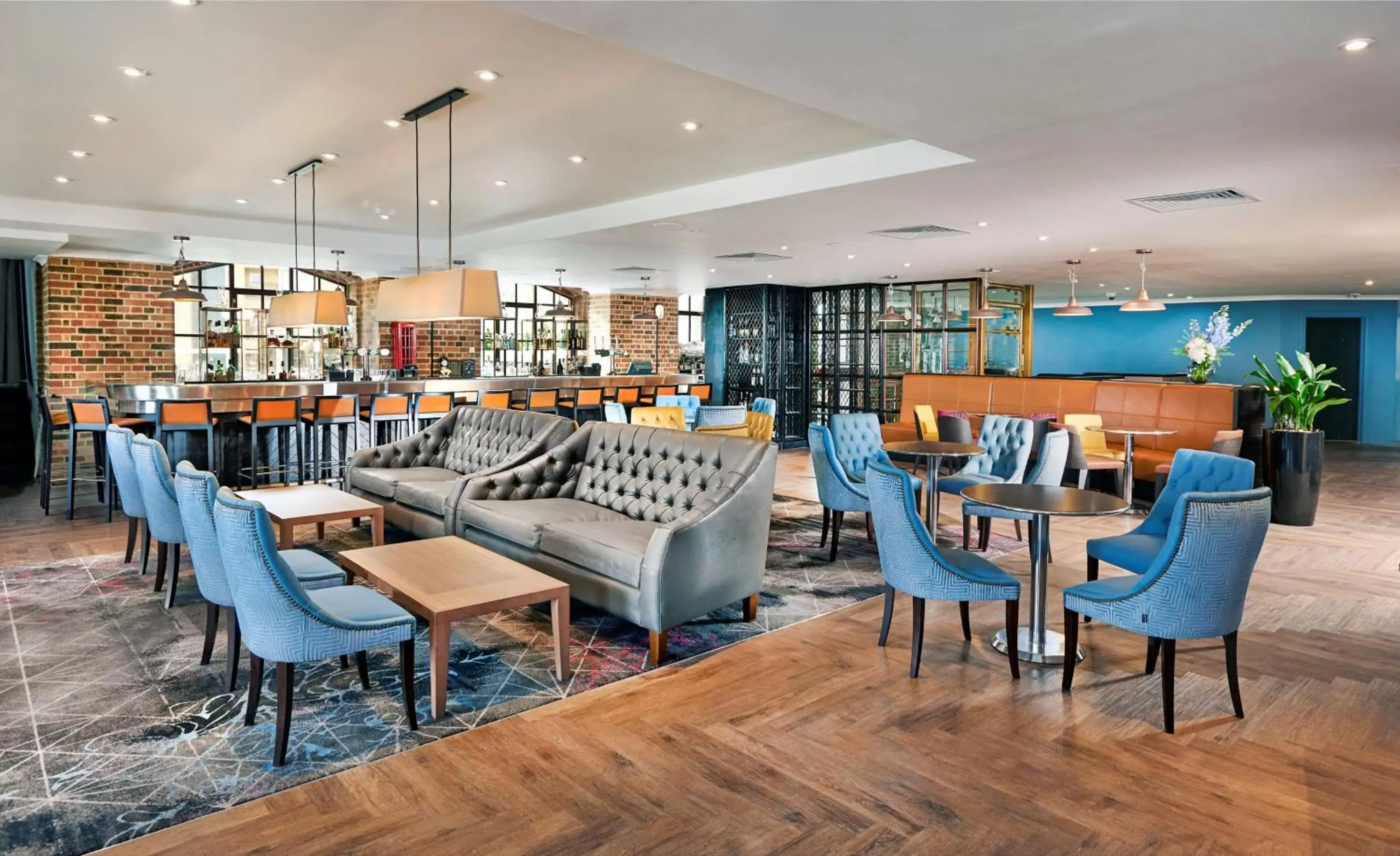 Lounge or bar, Restaurant/Places to Eat in DoubleTree by Hilton London – Docklands Riverside