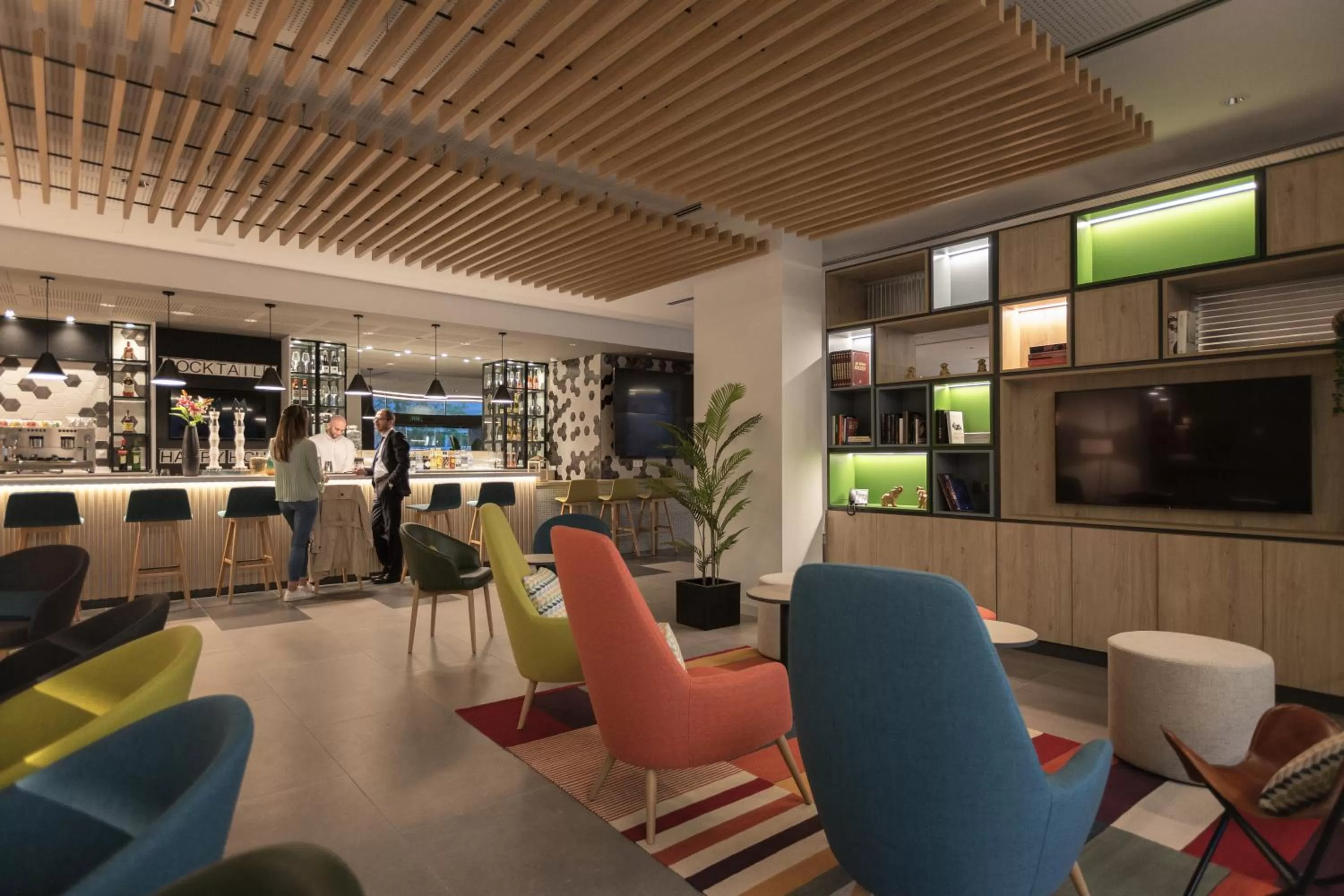Communal lounge/ TV room in Holiday Inn Barcelona - Sant Cugat by IHG