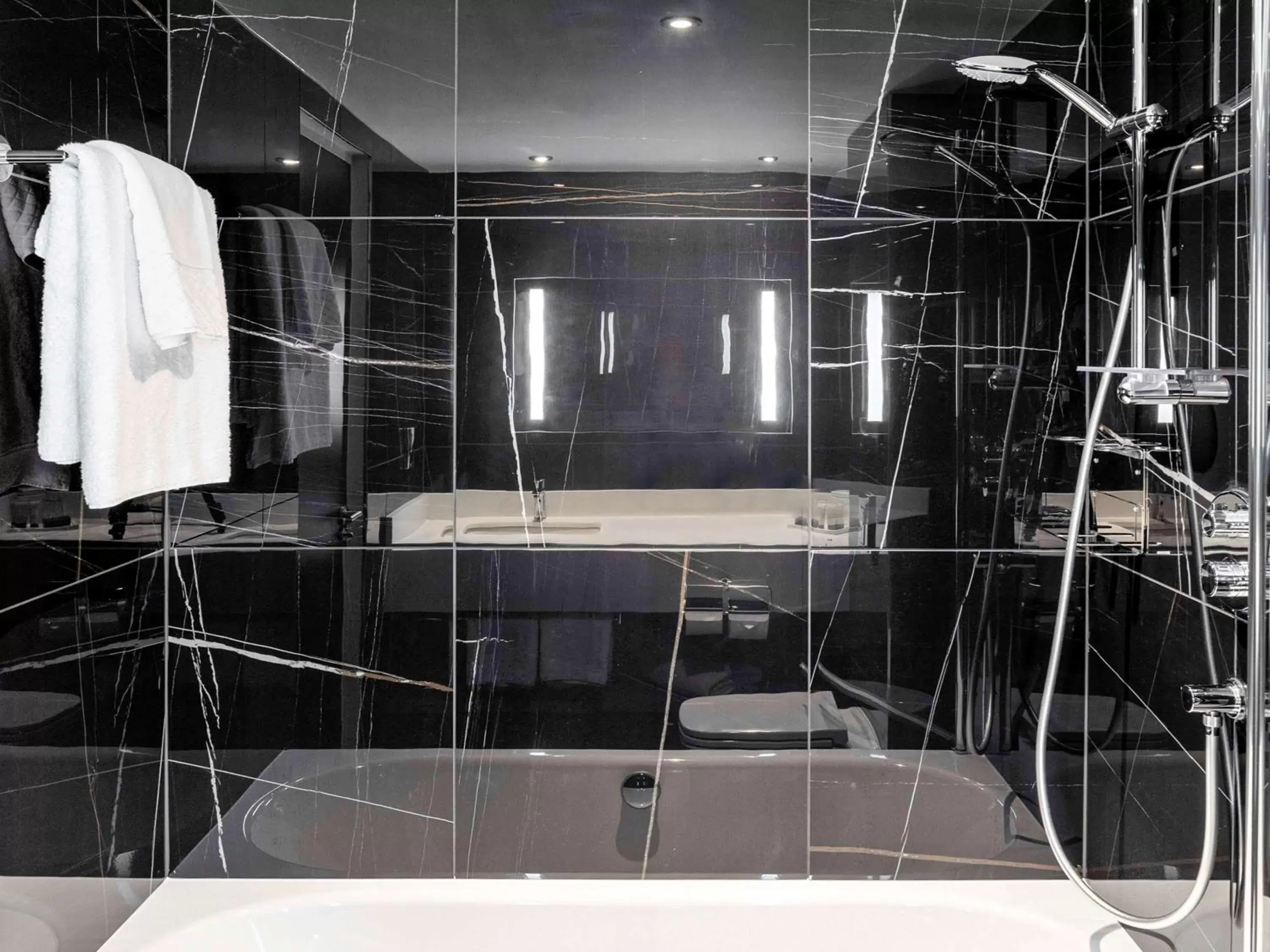 Photo of the whole room in Sofitel London Gatwick Photo of the whole room in Sofitel London Gatwick