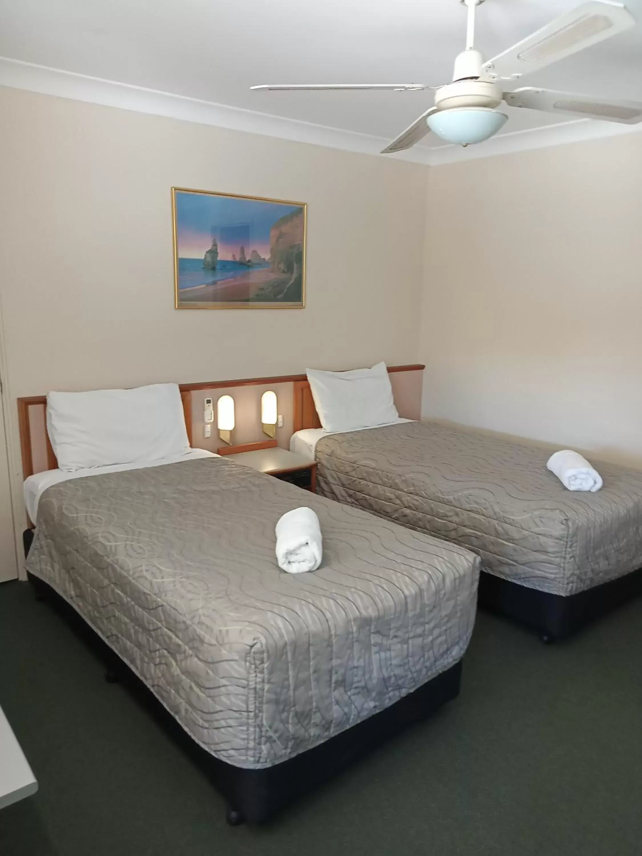 Bedroom, Bed in Solomon Inn Motel Figtree