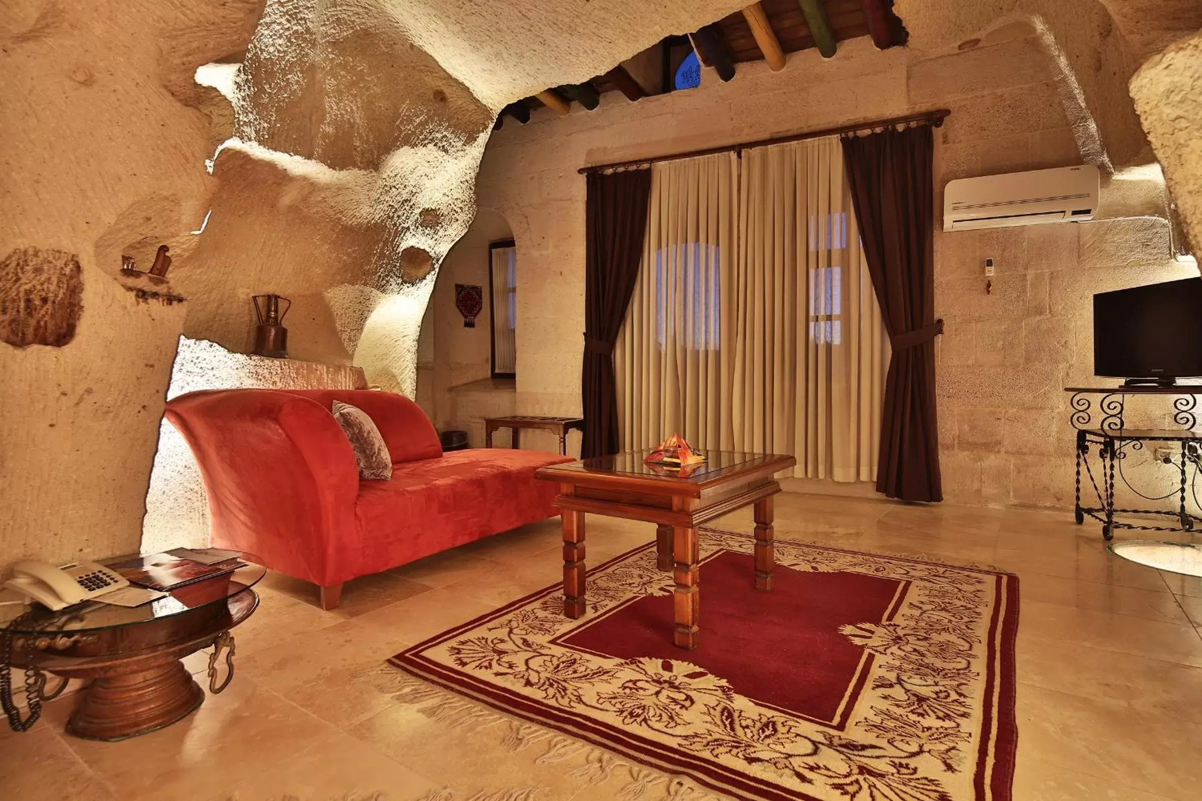 TV and multimedia, Seating Area in Cappadocia Cave Suites