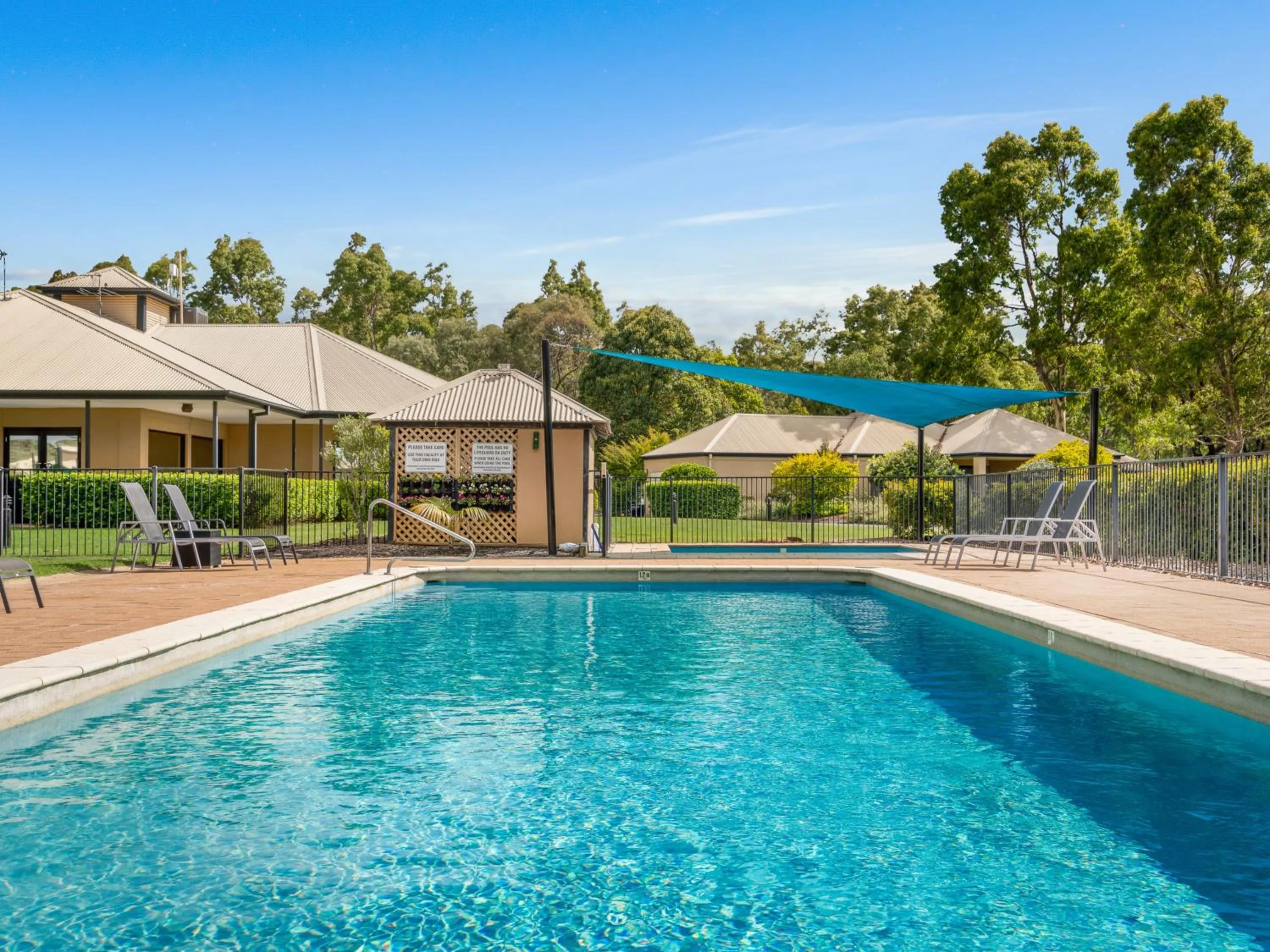 Swimming pool in Leisure Inn Pokolbin Hill