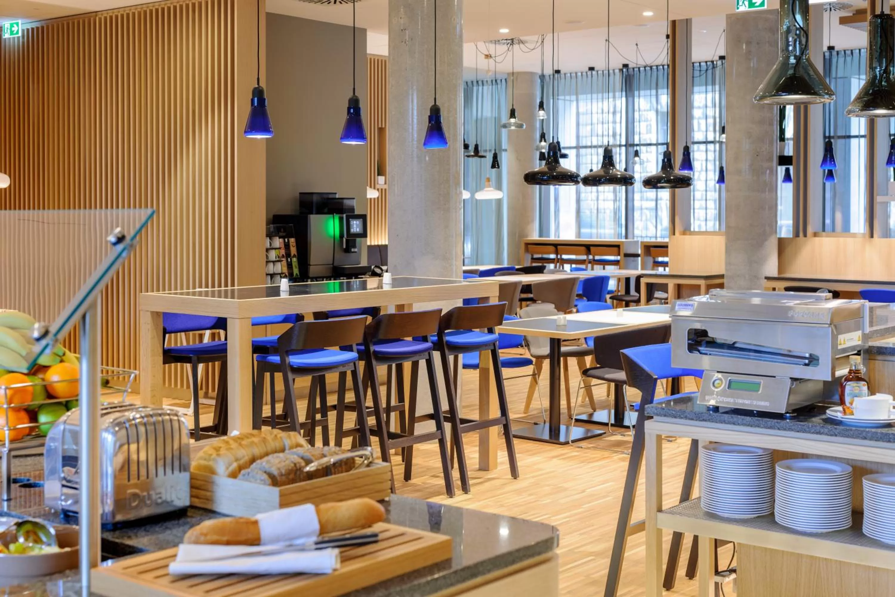 Restaurant/places to eat in Holiday Inn Express - Berlin - Alexanderplatz by IHG