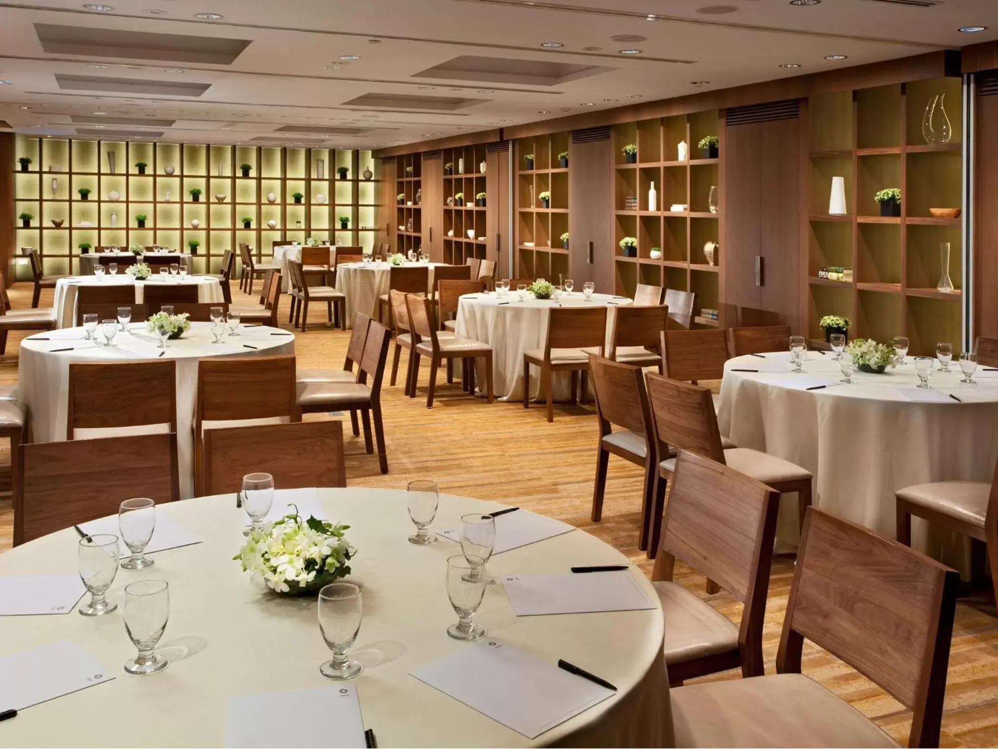 Banquet/Function facilities, Restaurant/Places to Eat in Oasia Hotel Novena, Singapore by Far East Hospitality
