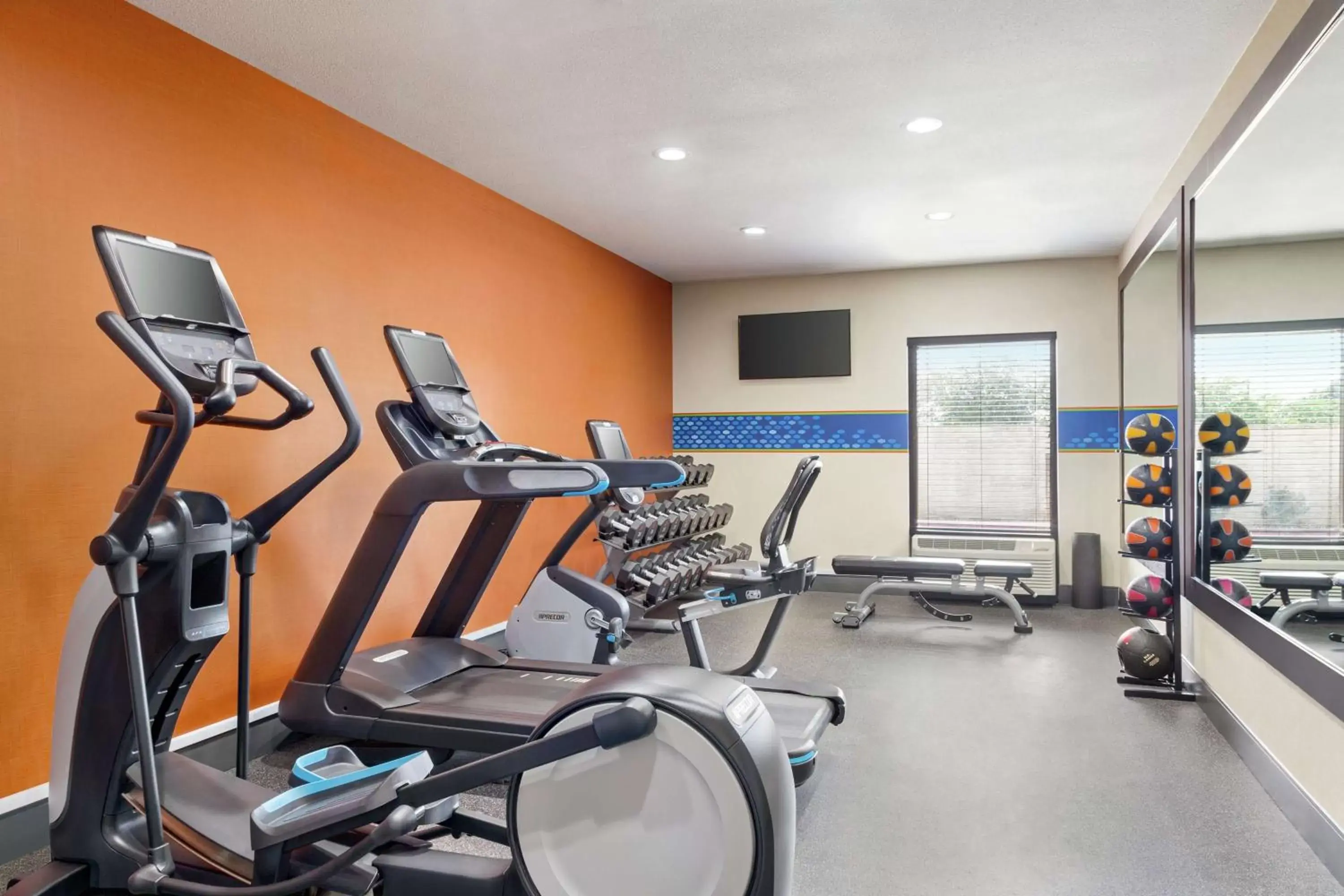 Fitness centre/facilities, Fitness Center/Facilities in Hampton Inn Paris