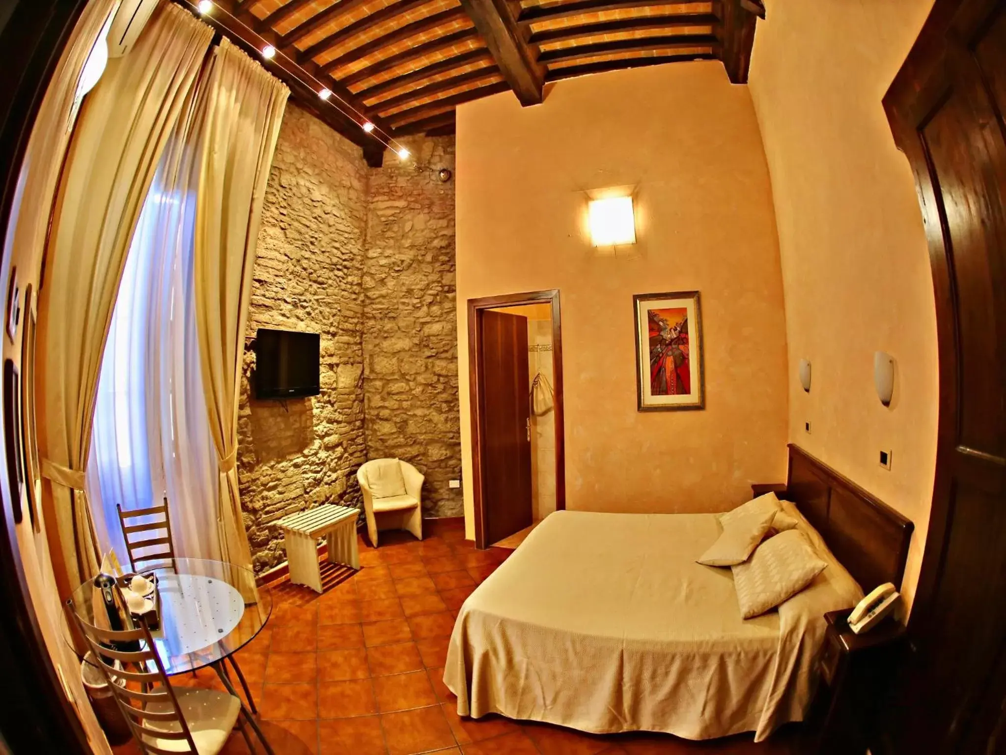 Photo of the whole room, Bed in Hotel Italia Cortona