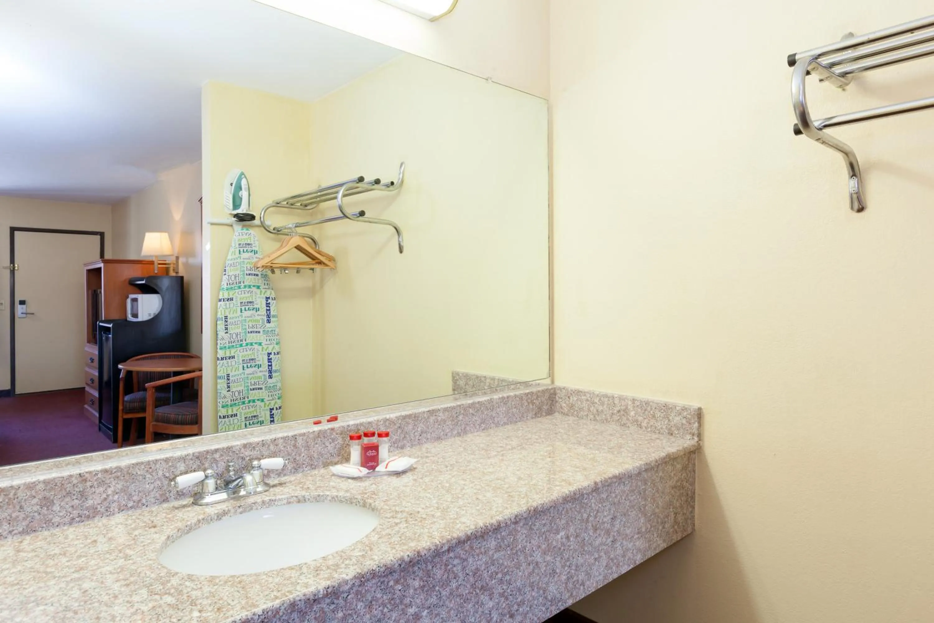 Bathroom in America's Best Value Inn & Suites Bakersfield Central