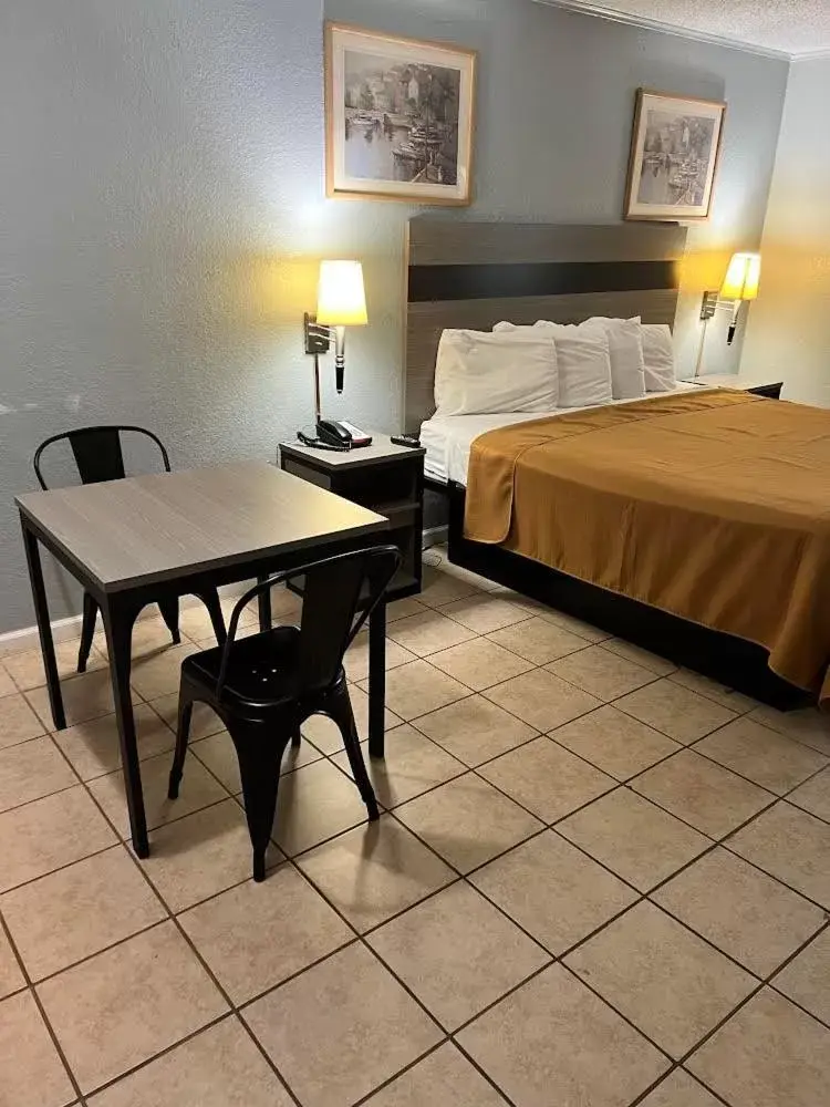 Bed in Executive Inn Mercedes Weslaco