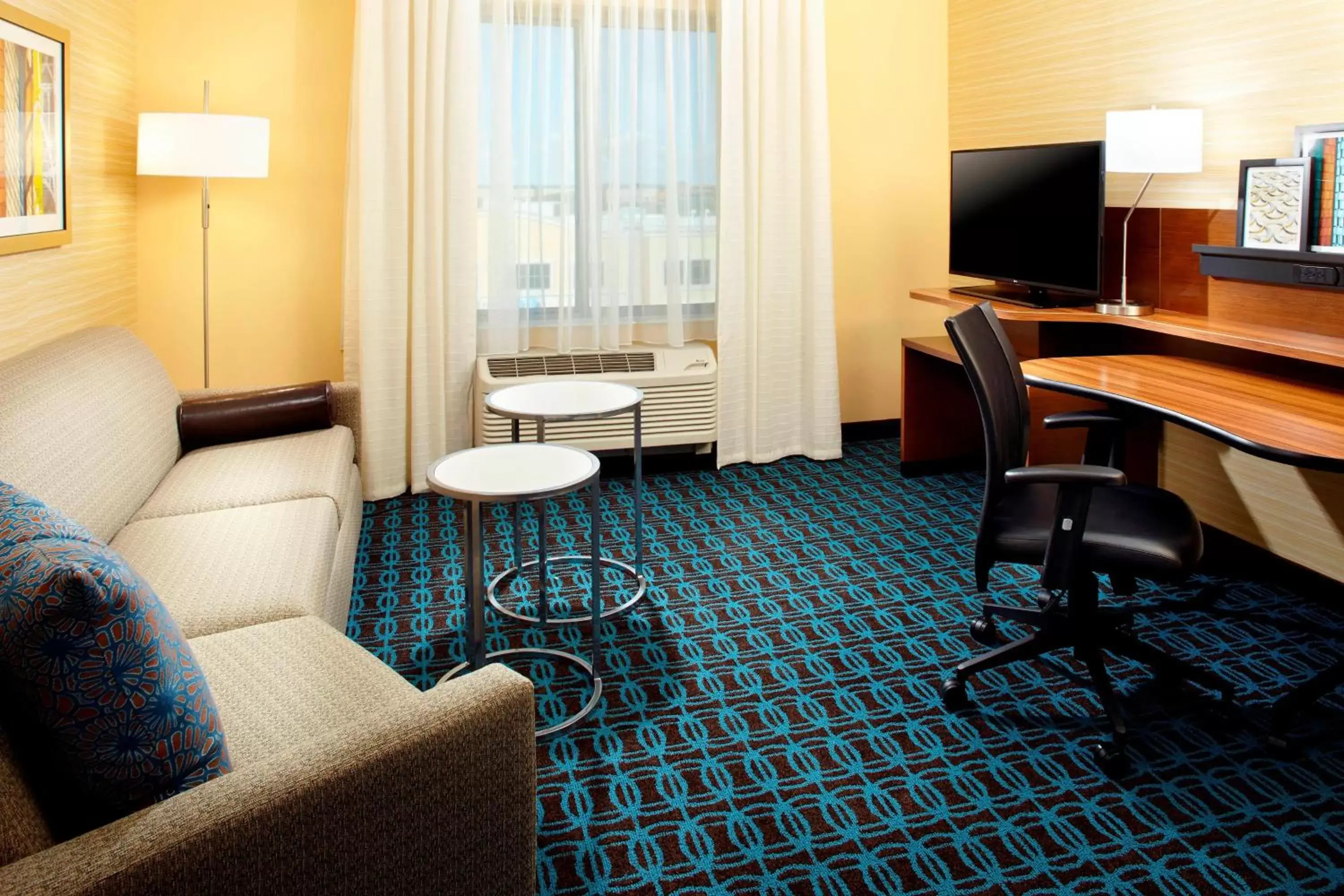 Living room, Seating Area in Fairfield by Marriott Inn & Suites Wheeling at The Highlands