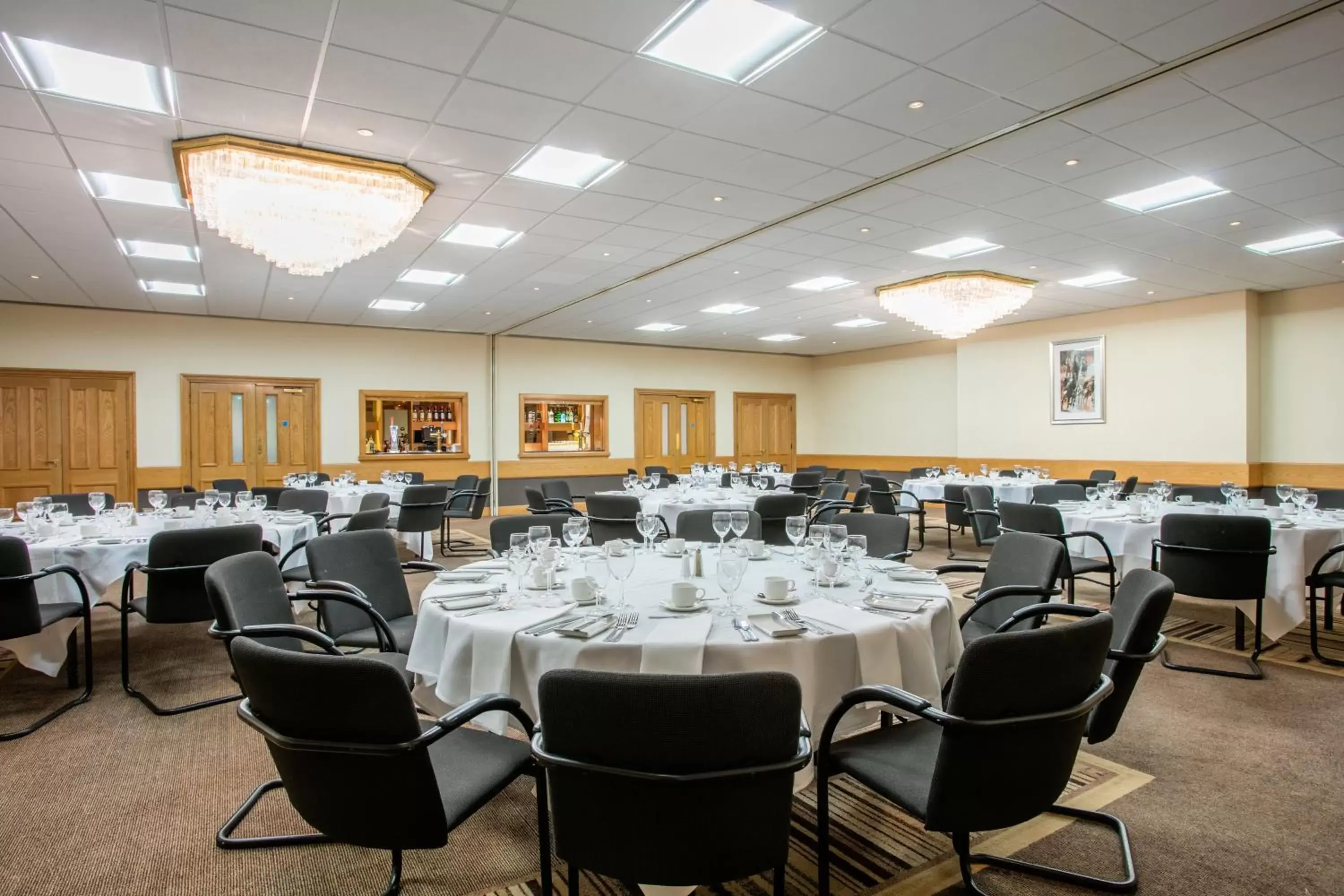 Meeting/conference room, Restaurant/Places to Eat in Crowne Plaza Chester, an IHG Hotel