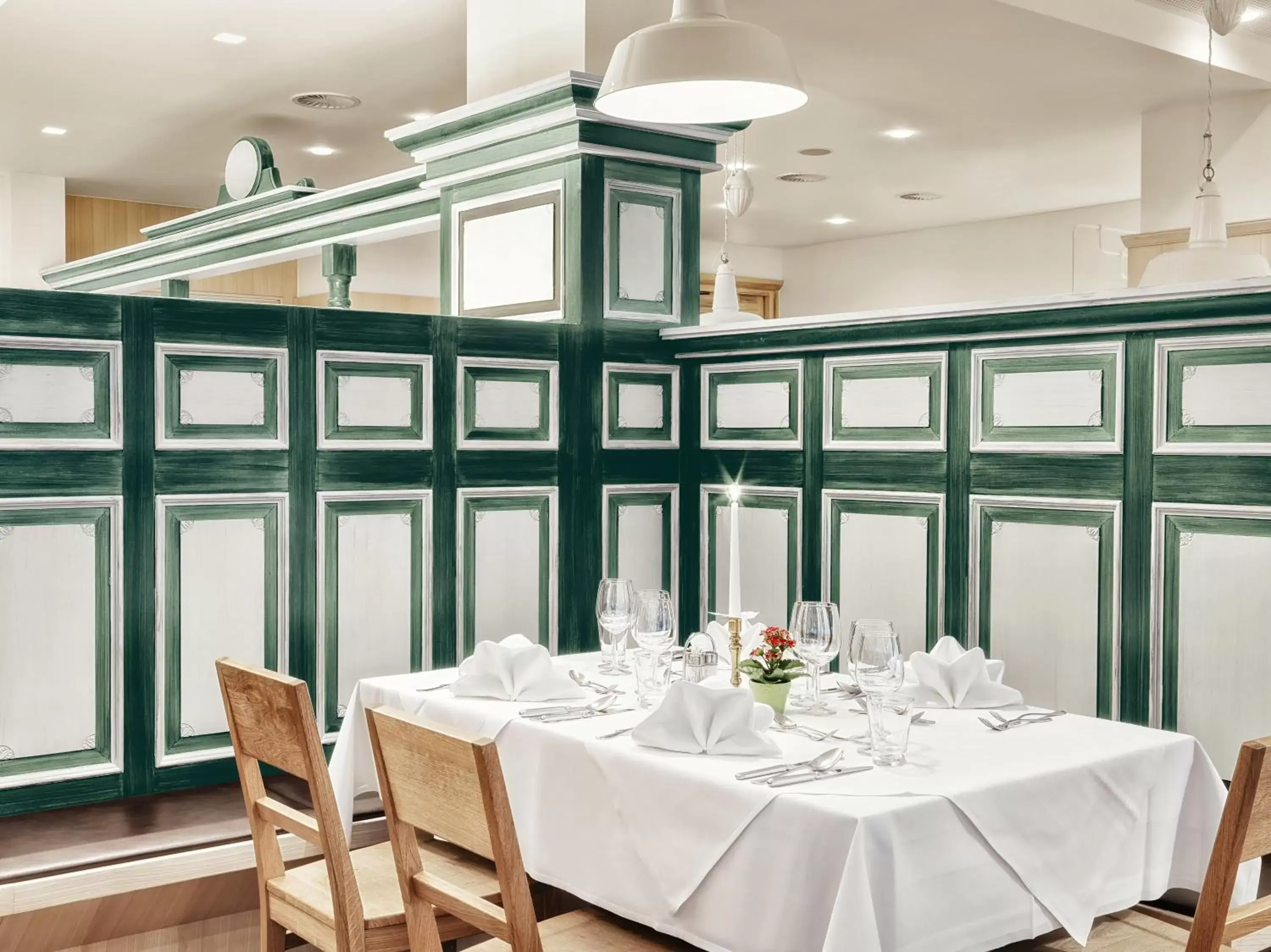 Restaurant/places to eat in Alphotel Innsbruck Restaurant/places to eat in Alphotel Innsbruck