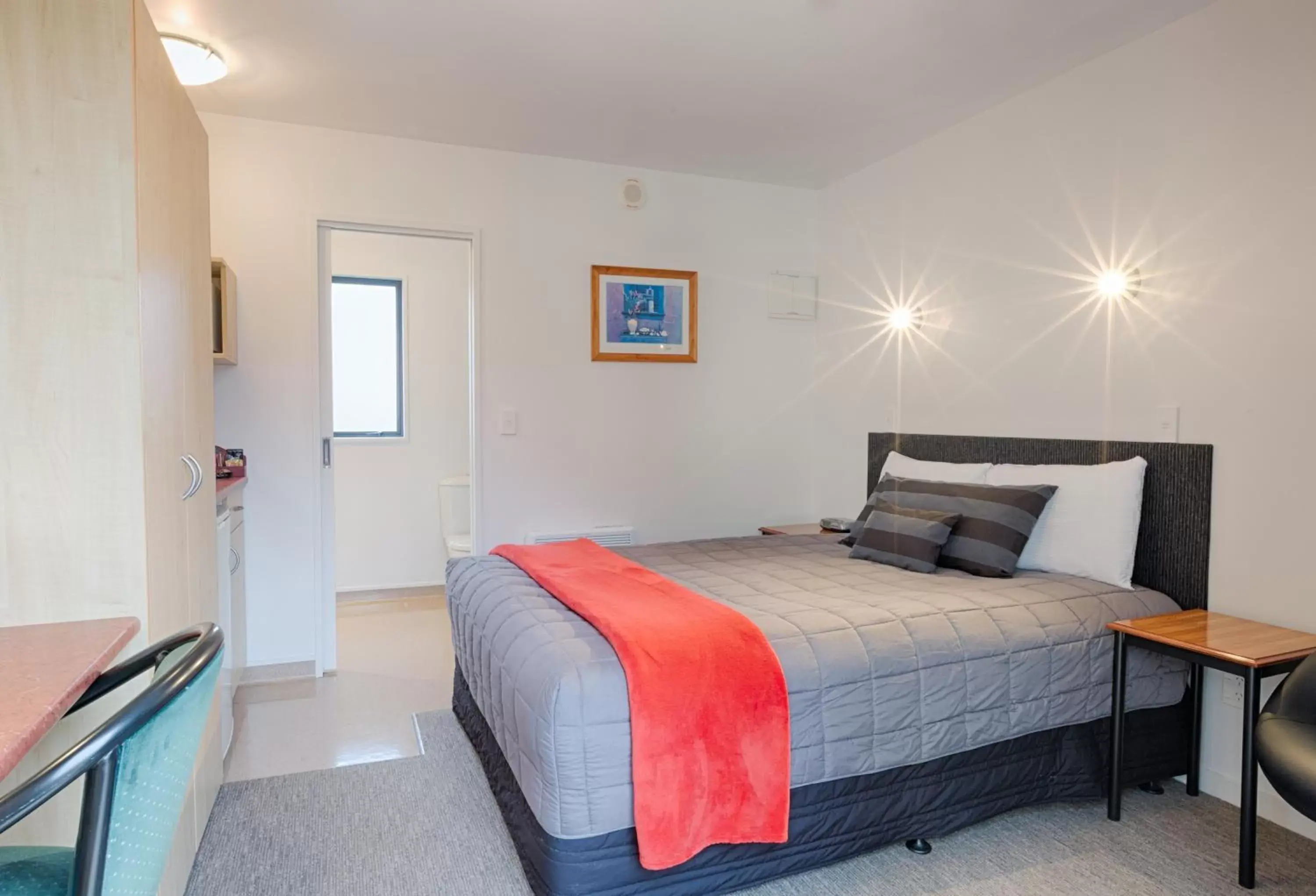 Compact Queen Studio in Bella Vista Motel Te Anau Compact Queen Studio in Bella Vista Motel Te Anau